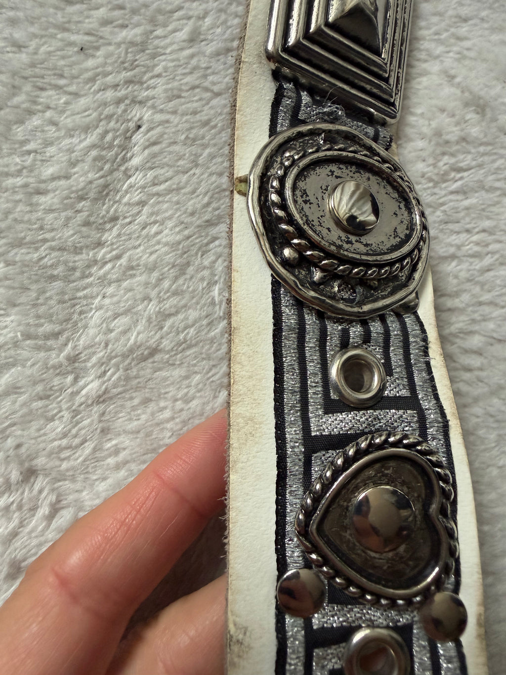 Ceinture cuir blanc ornements métal argenté style western - taille 85cm
