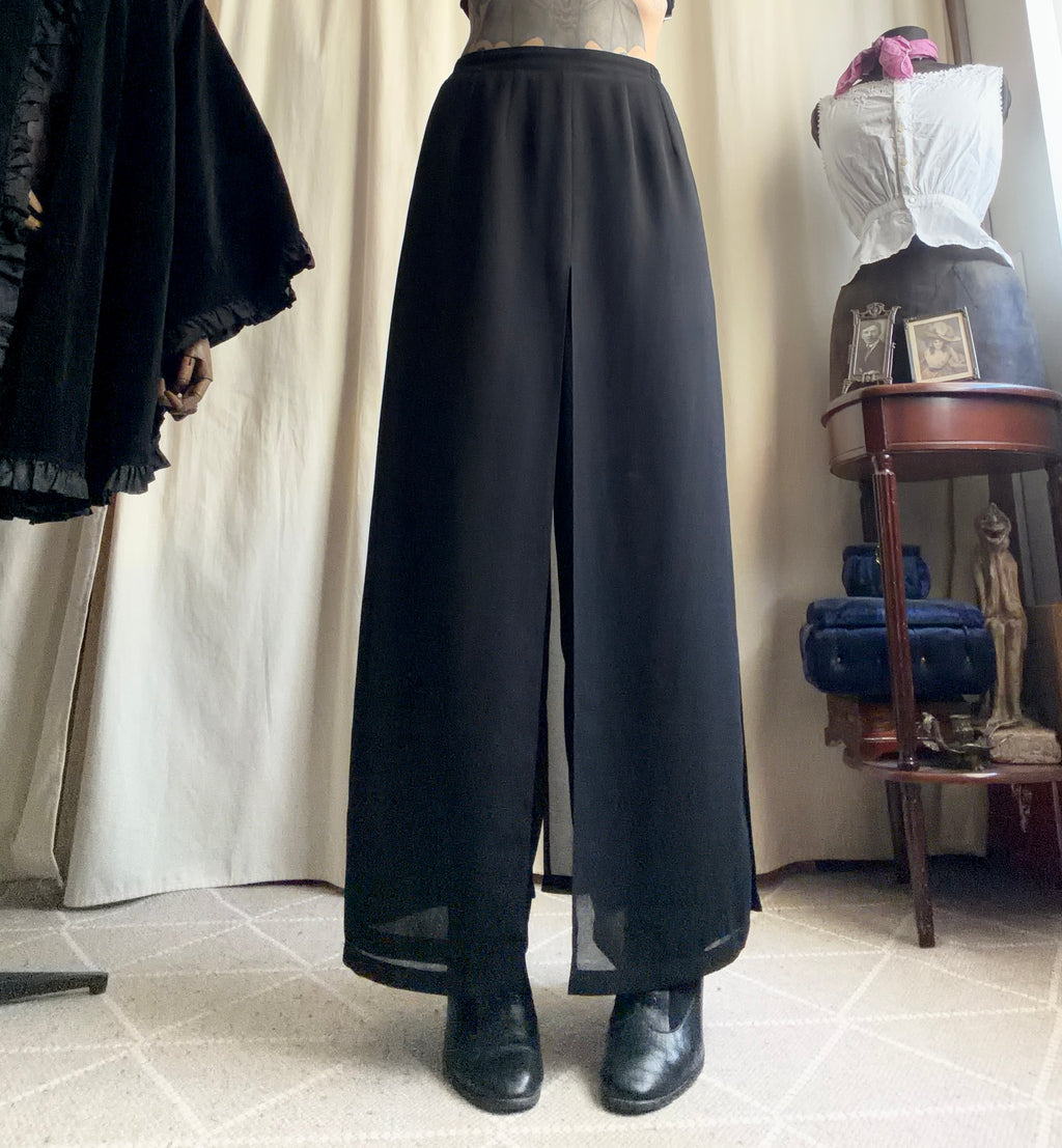 Pantalon noir jambes extra larges avec voile fluide style avant garde goth - taille S/M