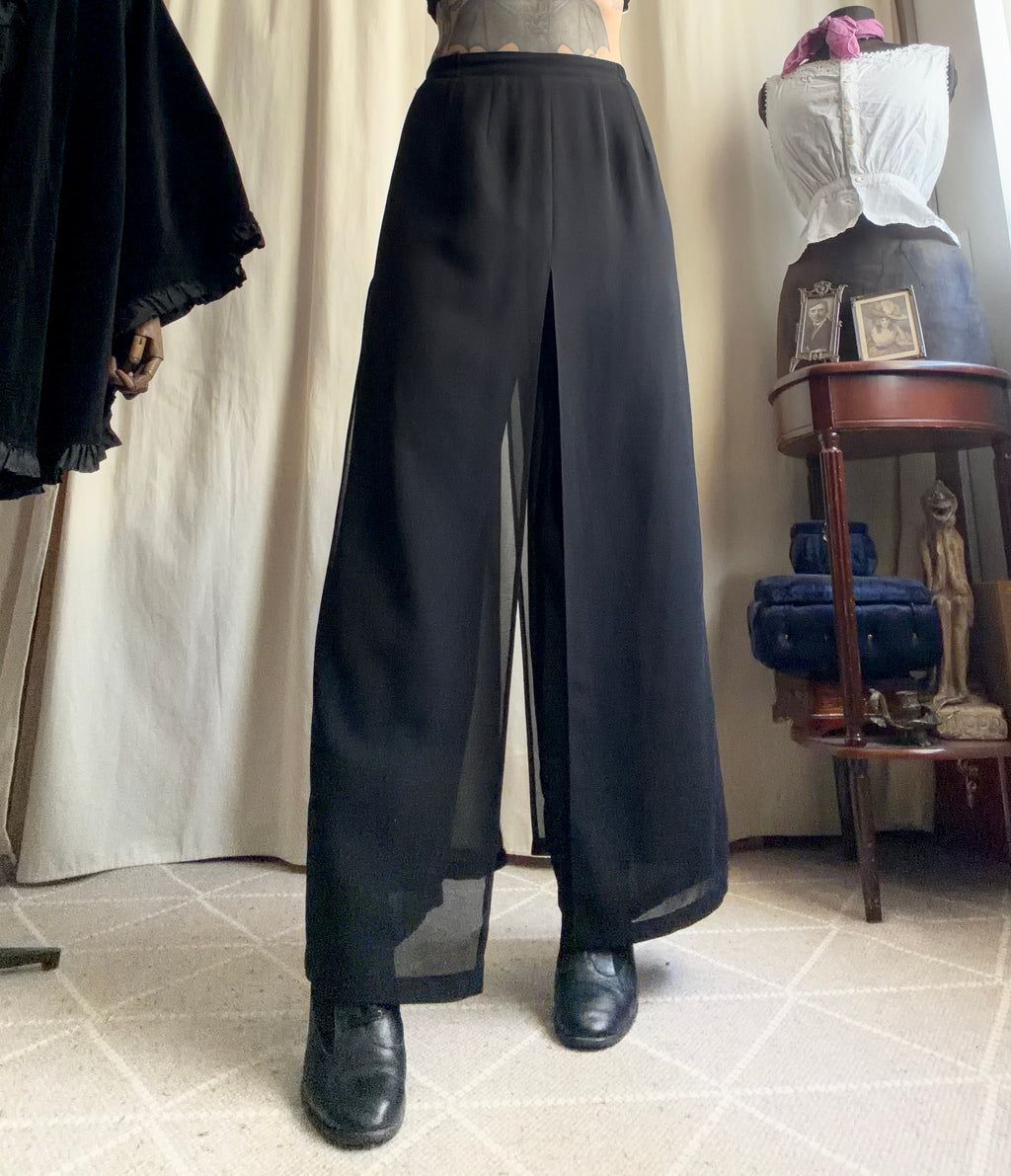 Pantalon noir jambes extra larges avec voile fluide style avant garde goth - taille S/M