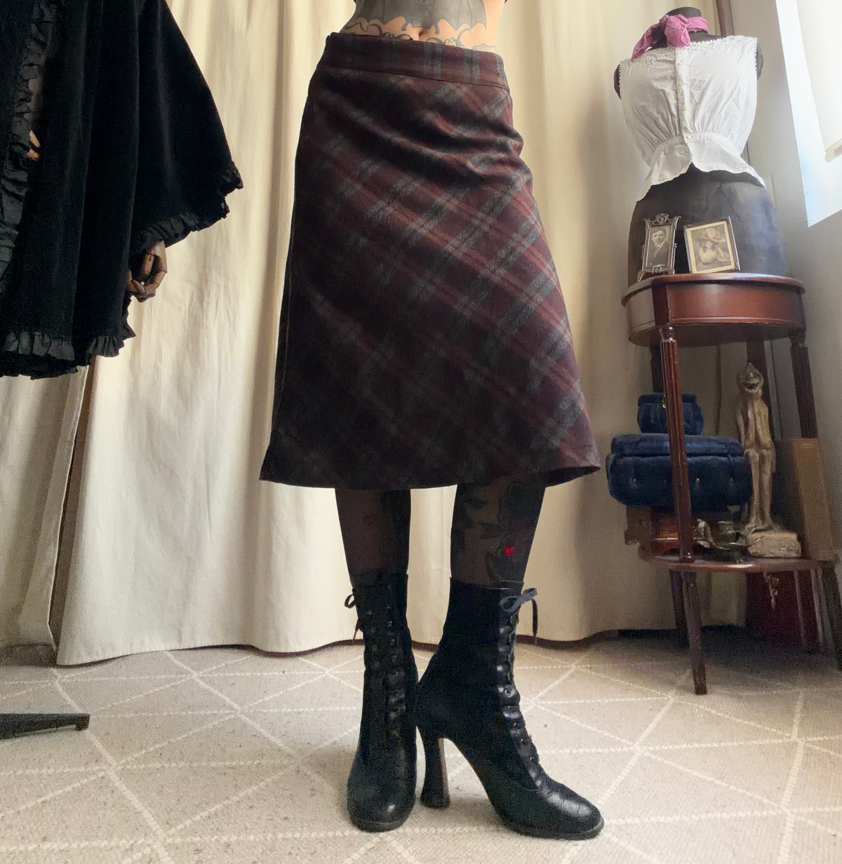Jupe midi droite à carreaux tartan style dark academia - taille M/L