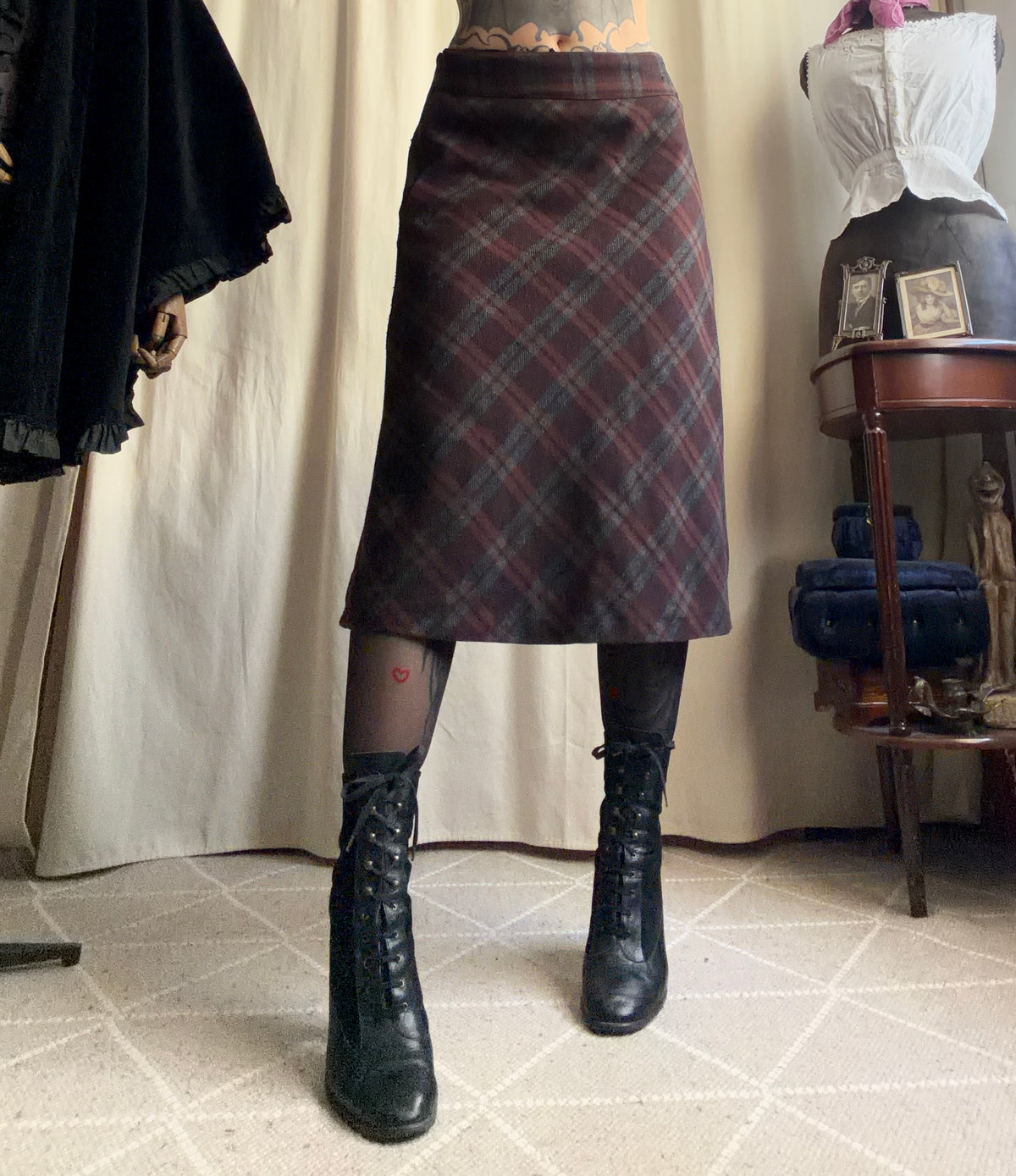 Jupe midi droite à carreaux tartan style dark academia - taille M/L