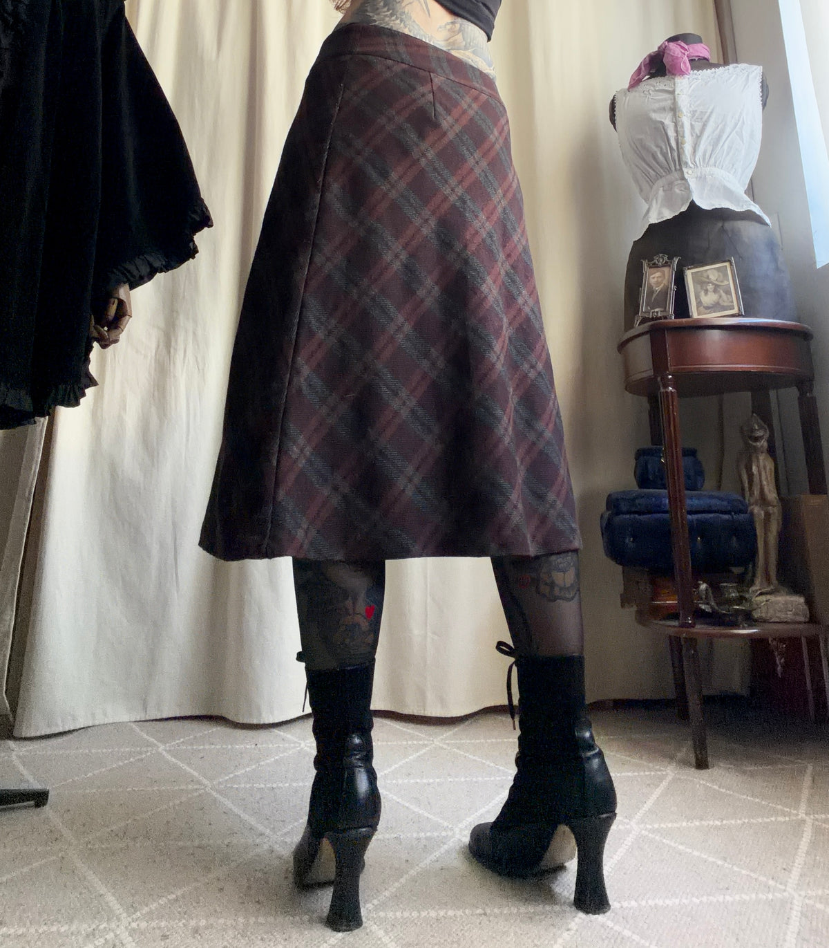 Jupe midi droite à carreaux tartan style dark academia - taille M/L