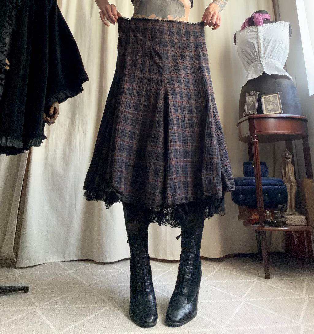 Jupe à carreaux évasée avec dentelle noire style dark academia grunge 90s - taille XL