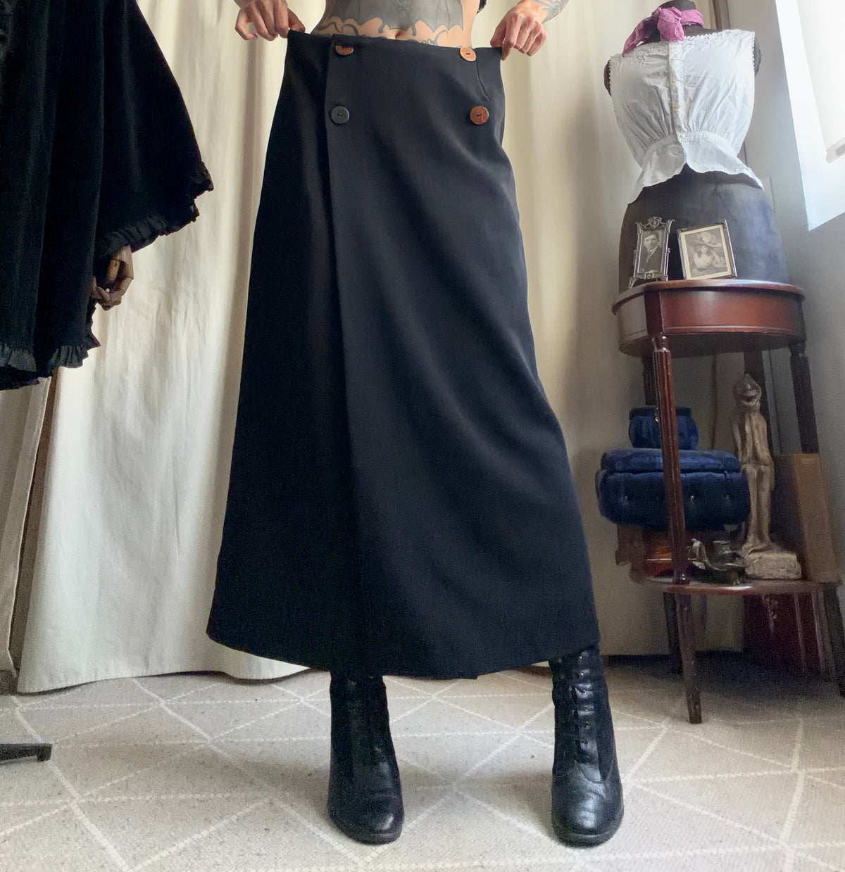 Jupe maxi noire taille haute à boutons style minimal goth - taille L/XL