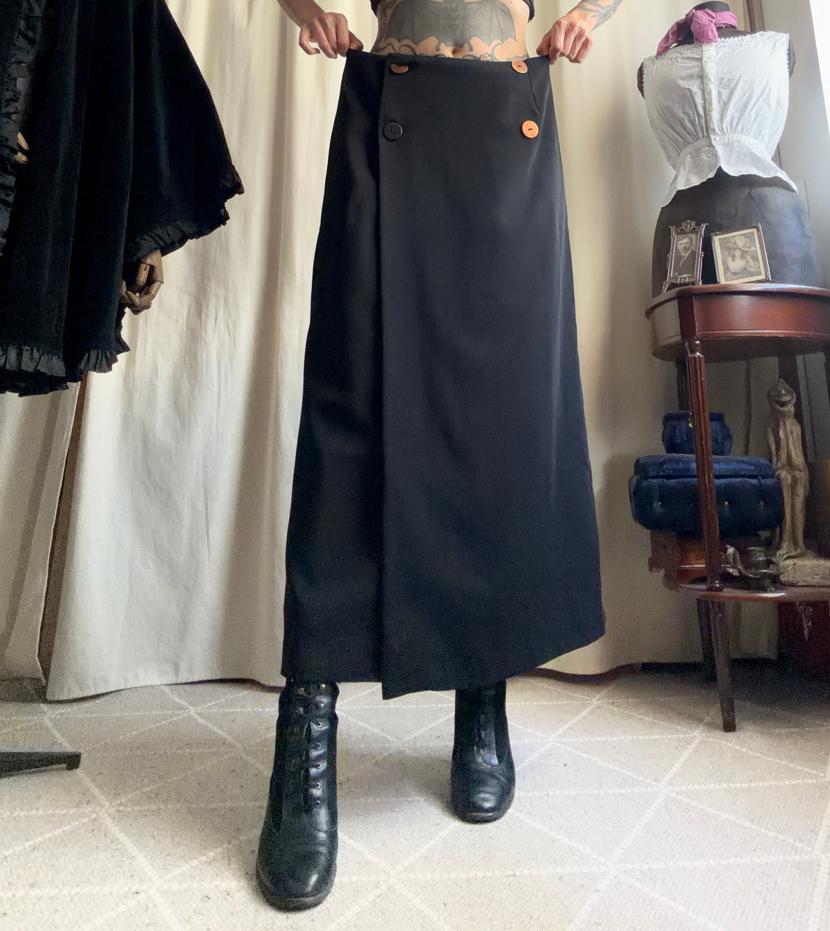 Jupe maxi noire taille haute à boutons style minimal goth - taille L/XL