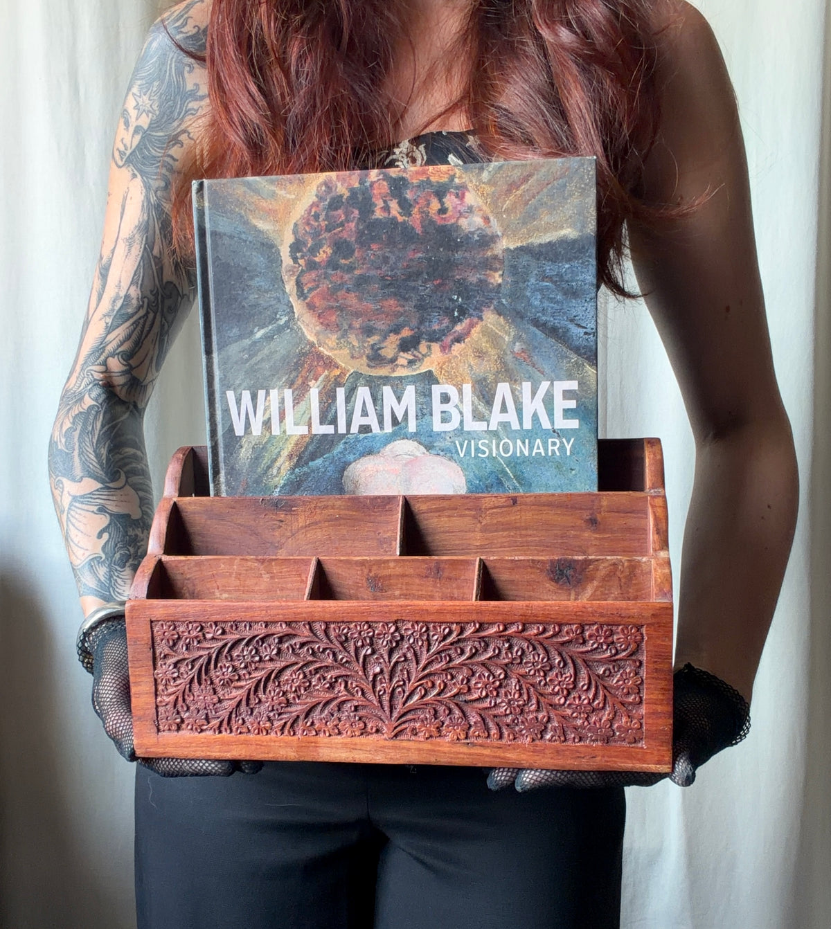 Organiseur de bureau vintage en bois sculpté ou porte-lettres décor floral ouvragé