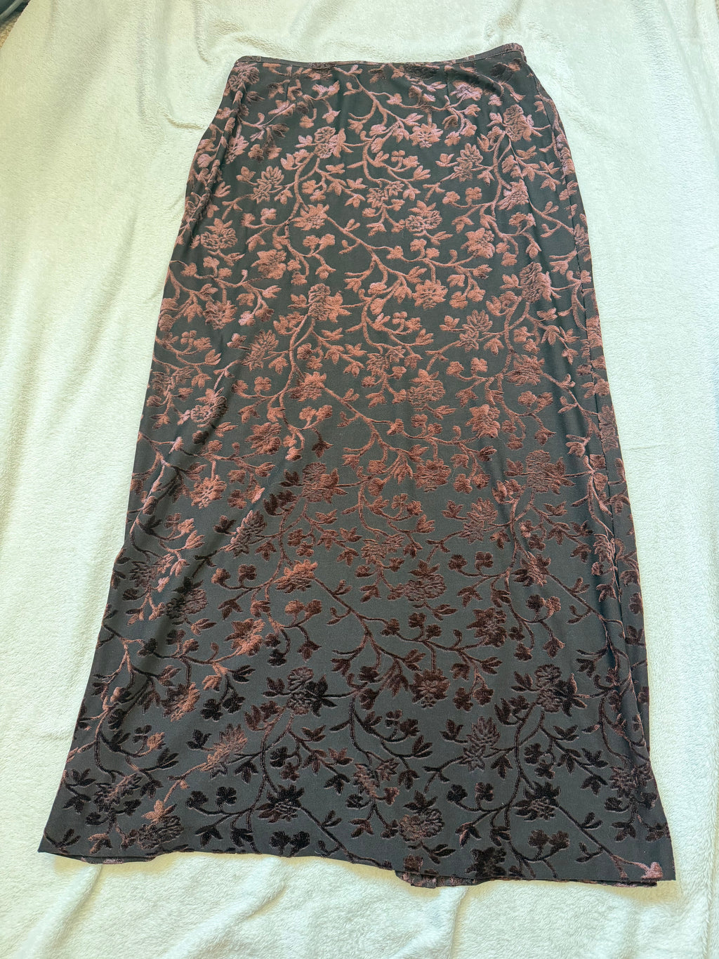 Jupe longue noire avec fleurs marron en velours dévoré – taille M