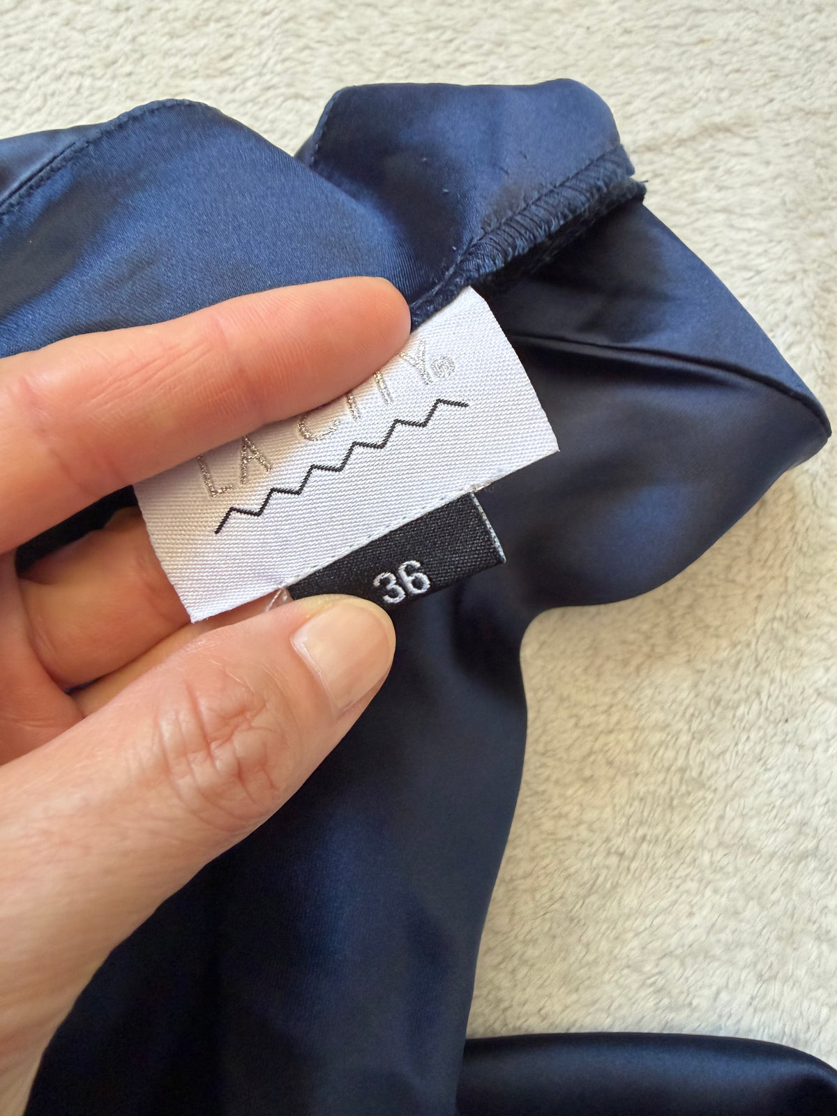 Jupe longue satinée bleu nuit fluide et évasée  – taille S