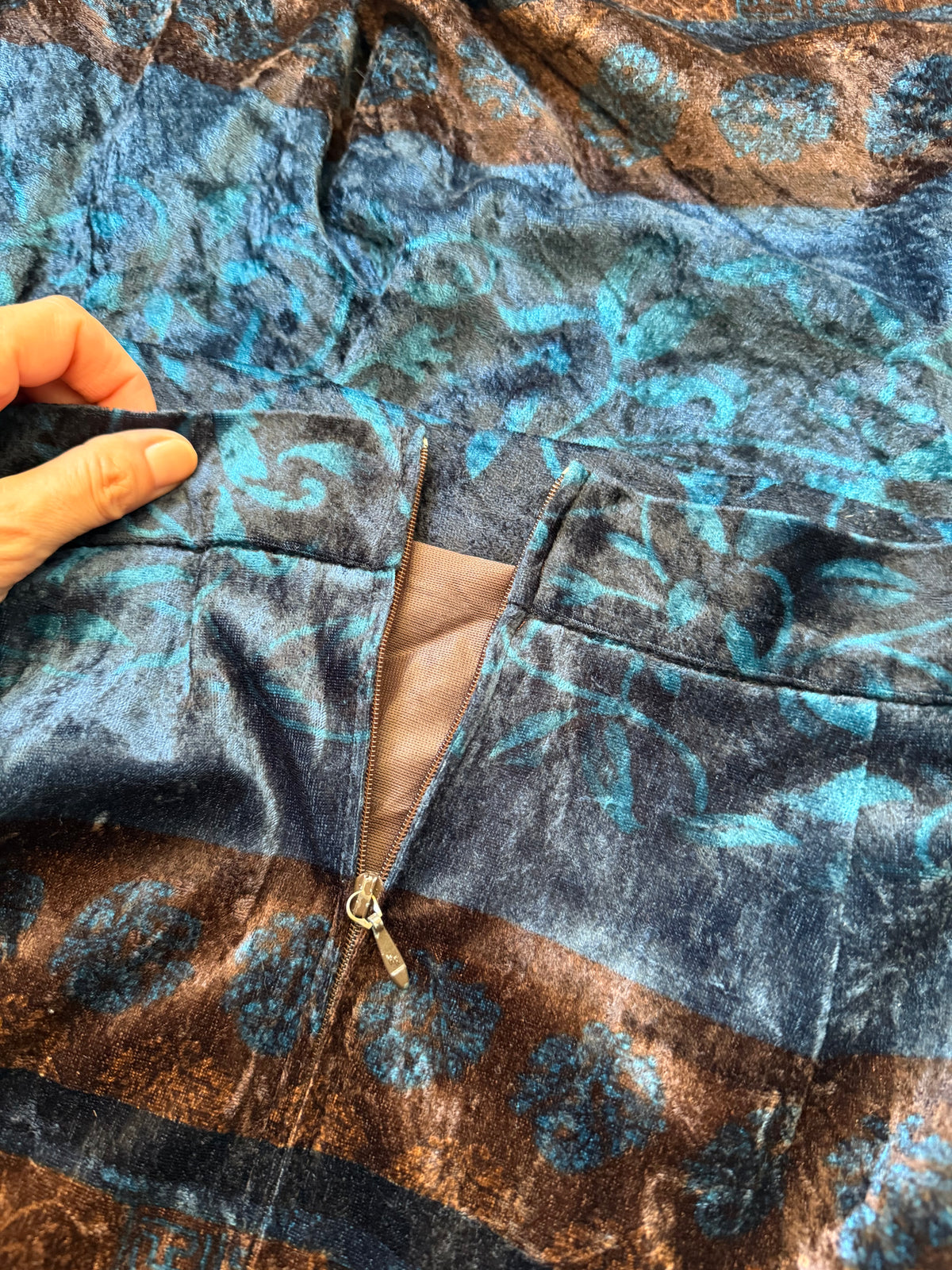 Jupe maxi velours à motifs paisley bleu nuit et marron – taille S