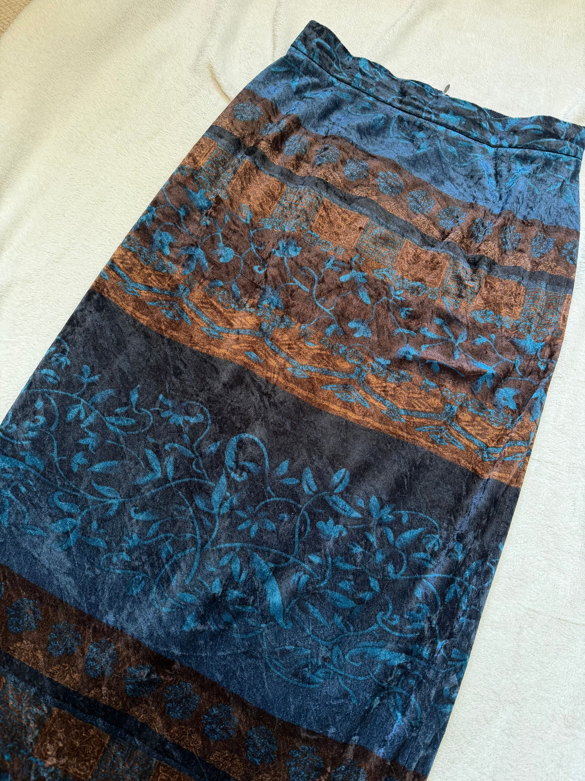 Jupe maxi velours à motifs paisley bleu nuit et marron – taille S