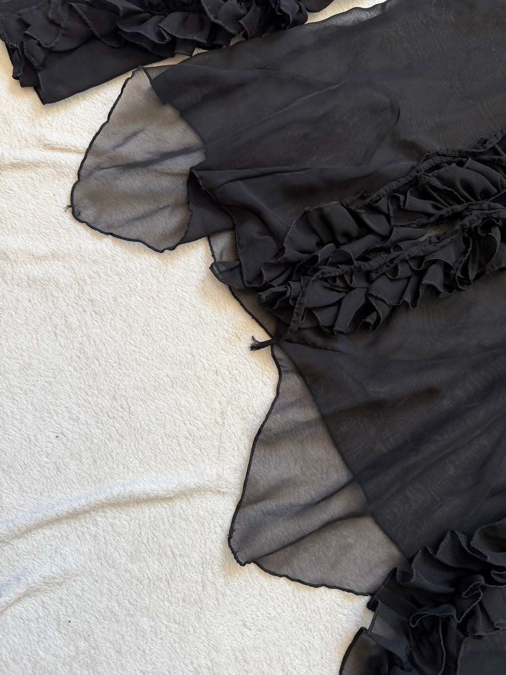 Blouse noire transparente à volants style vampy goth 90s – taille M/L