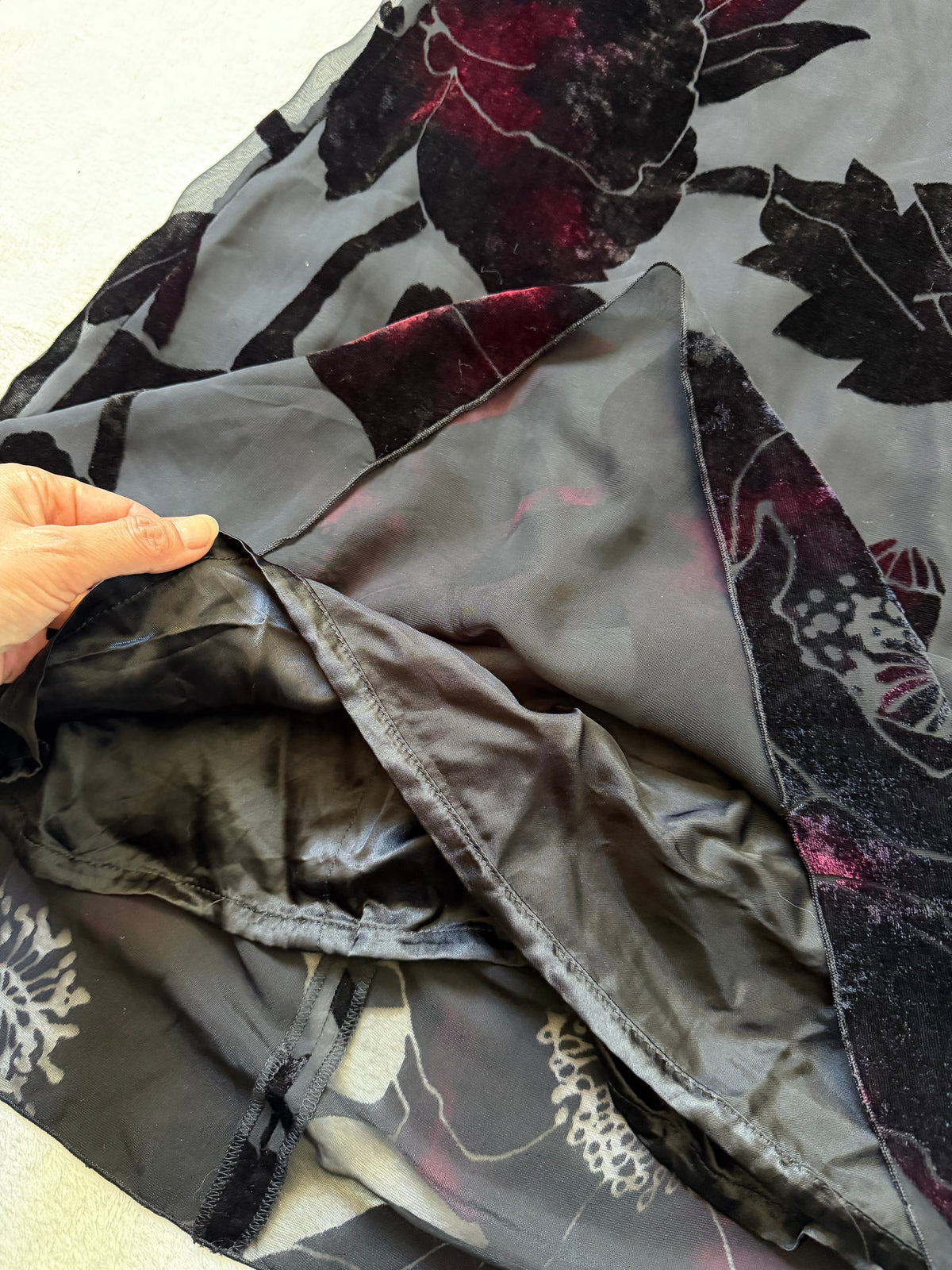 Jupe longue en velours dévoré noir à motifs floraux style whimsigoth romantic goth - taille S