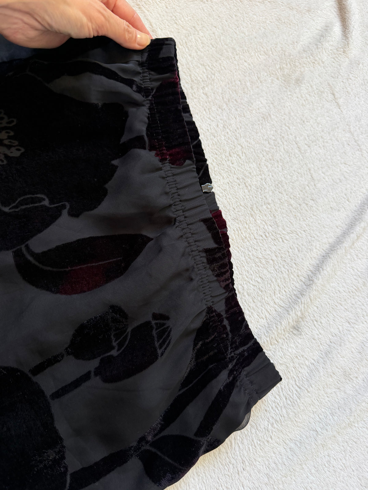 Jupe longue en velours dévoré noir à motifs floraux style whimsigoth romantic goth - taille S