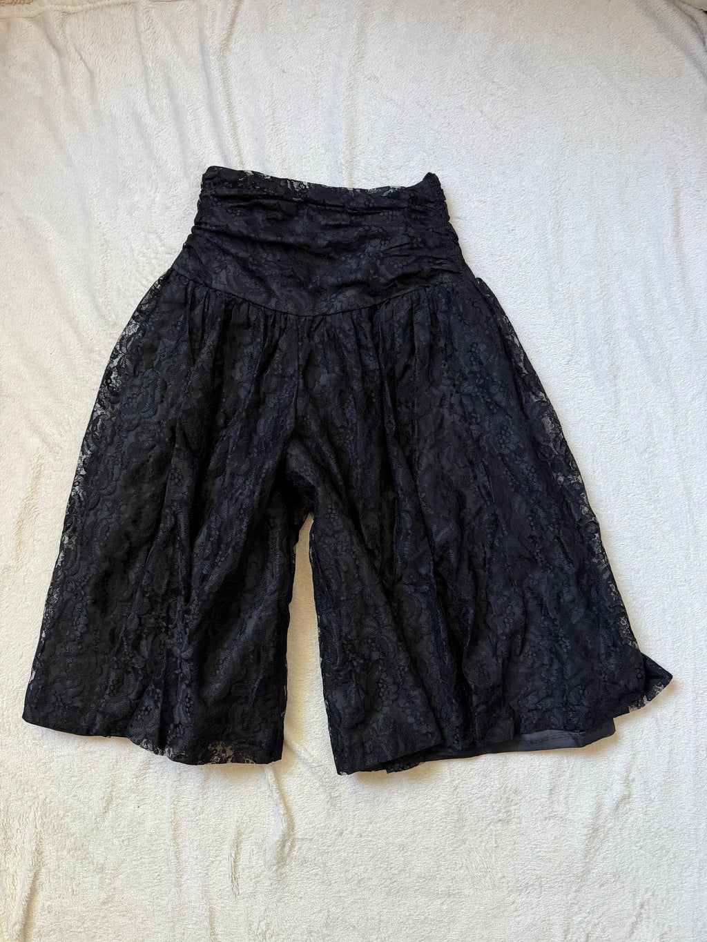 Jupe-culotte noire en dentelle fleurie style romantic goth whimsigoth - taille S