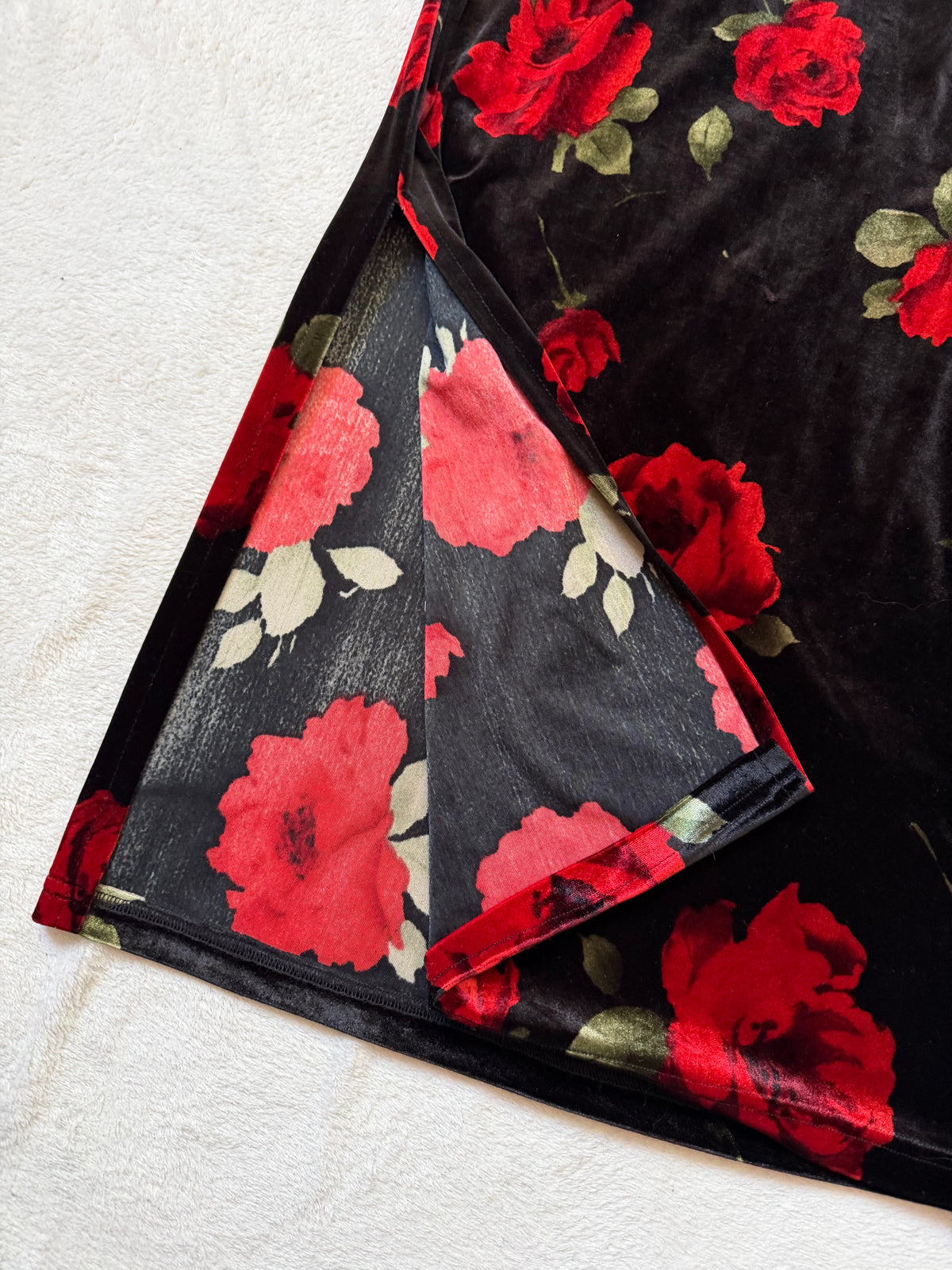Jupe maxi noire en velours à roses rouges style whimsigoth - taille S