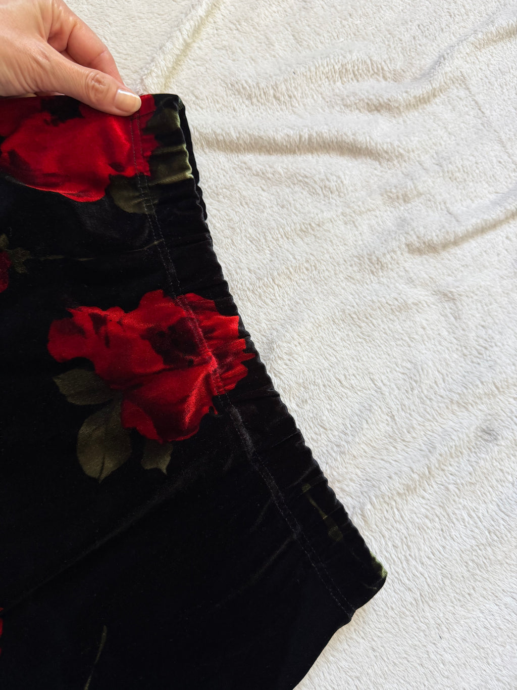 Jupe maxi noire en velours à roses rouges style whimsigoth - taille S