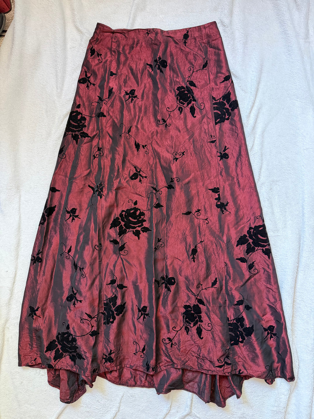 Jupe longue bordeaux à roses noires style vampy goth 90s – taille S