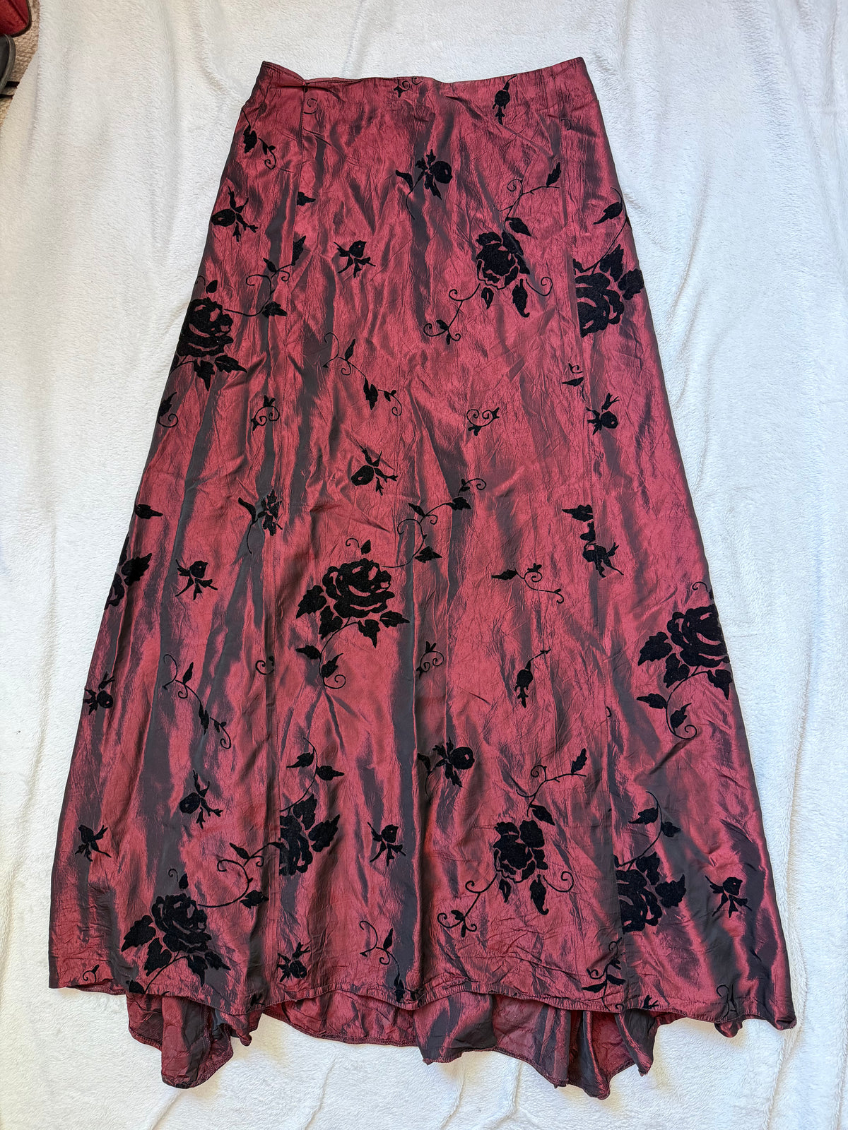 Jupe longue bordeaux à roses noires style vampy goth 90s – taille S