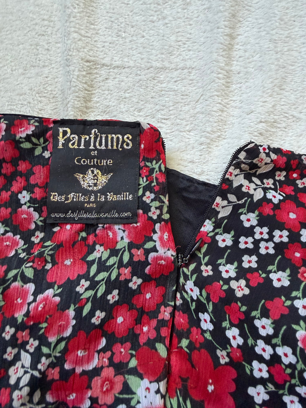 Jupe noire fleurie à volants et nœuds rouges - taille S/M