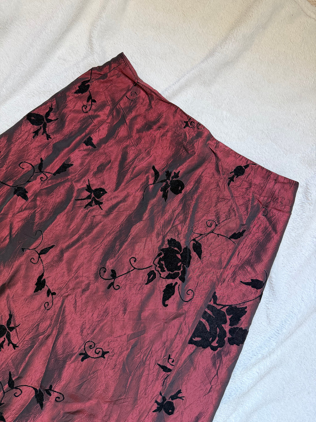 Jupe longue bordeaux à roses noires style vampy goth 90s – taille S