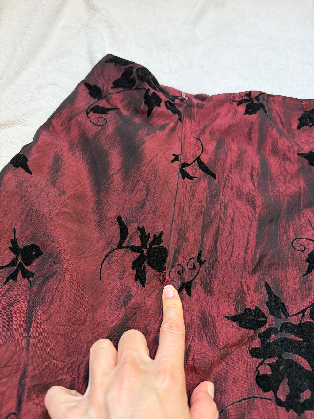 Jupe longue bordeaux à roses noires style vampy goth 90s – taille S