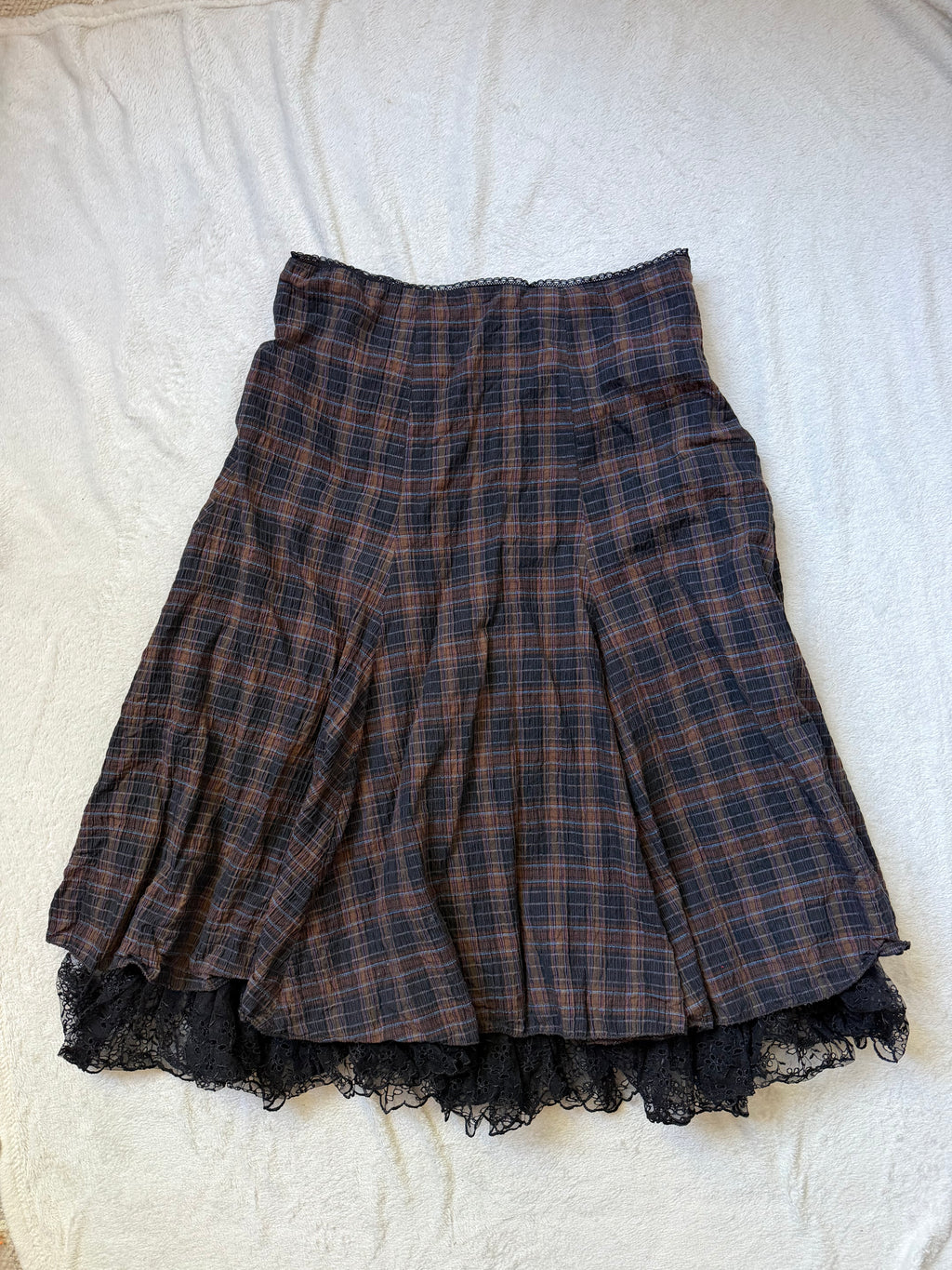 Jupe à carreaux évasée avec dentelle noire style dark academia grunge 90s - taille XL