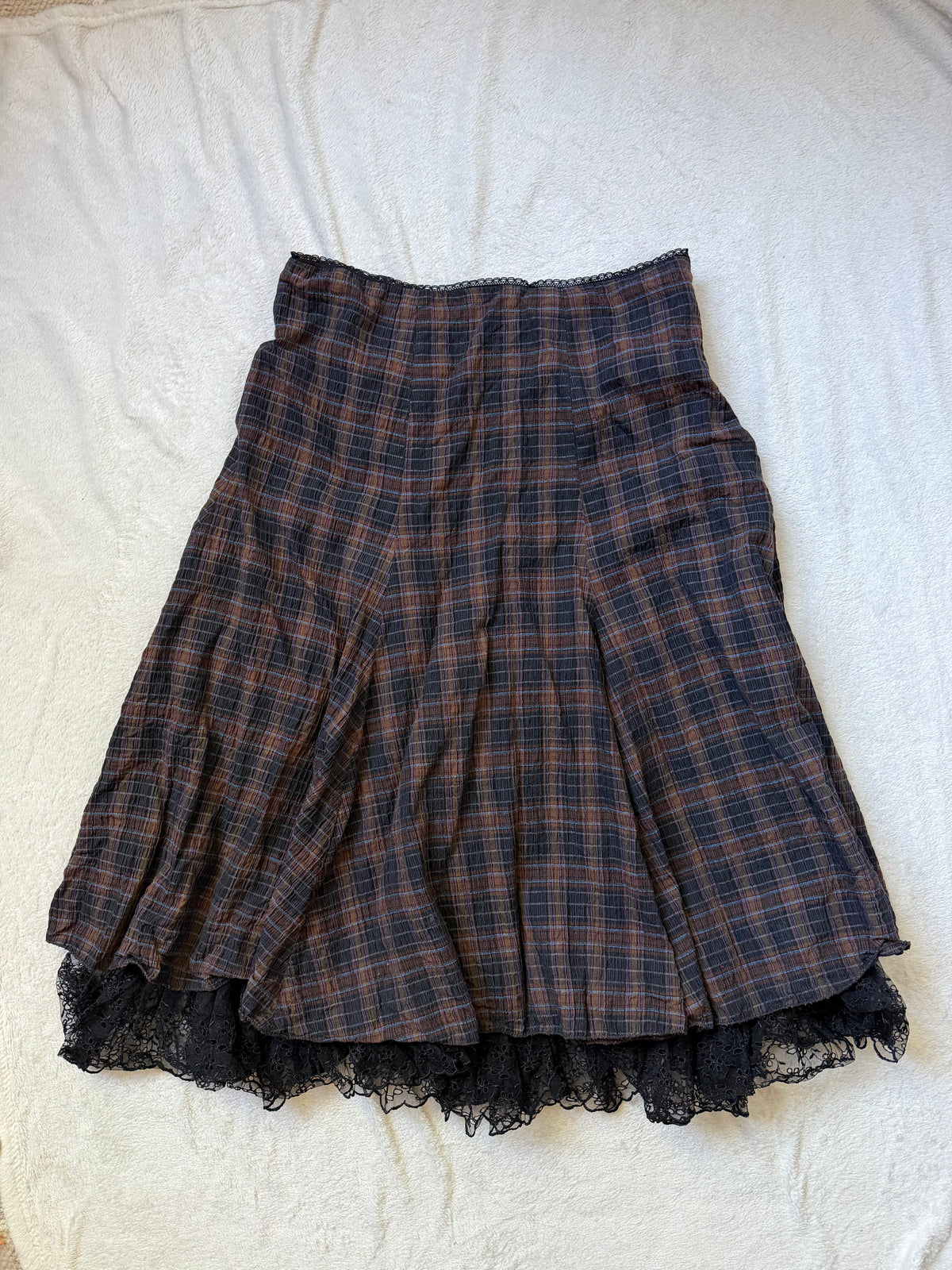Jupe à carreaux évasée avec dentelle noire style dark academia grunge 90s - taille XL