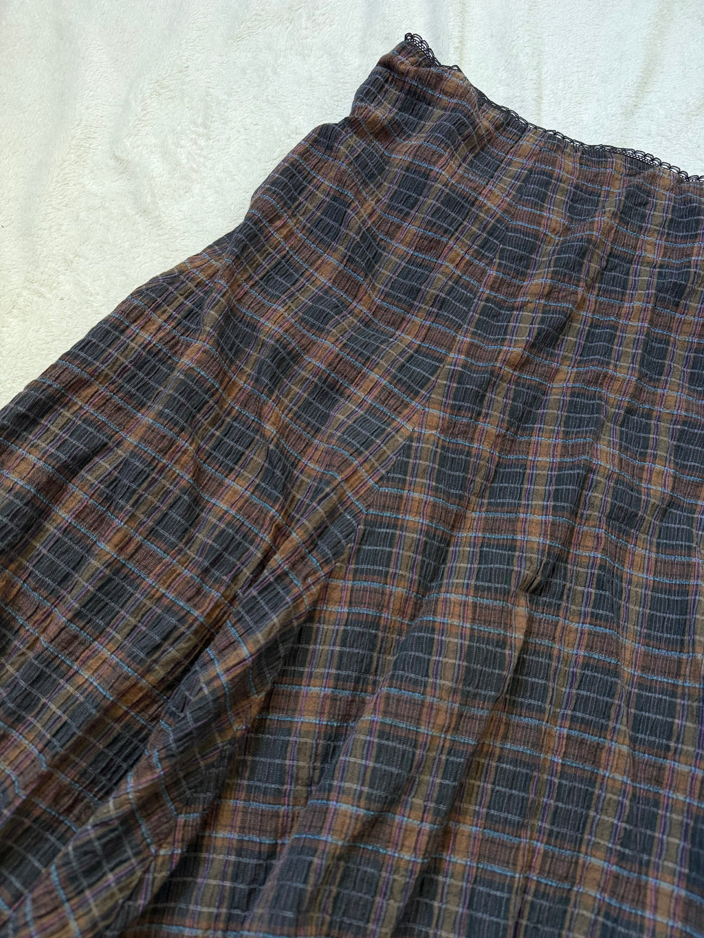 Jupe à carreaux évasée avec dentelle noire style dark academia grunge 90s - taille XL