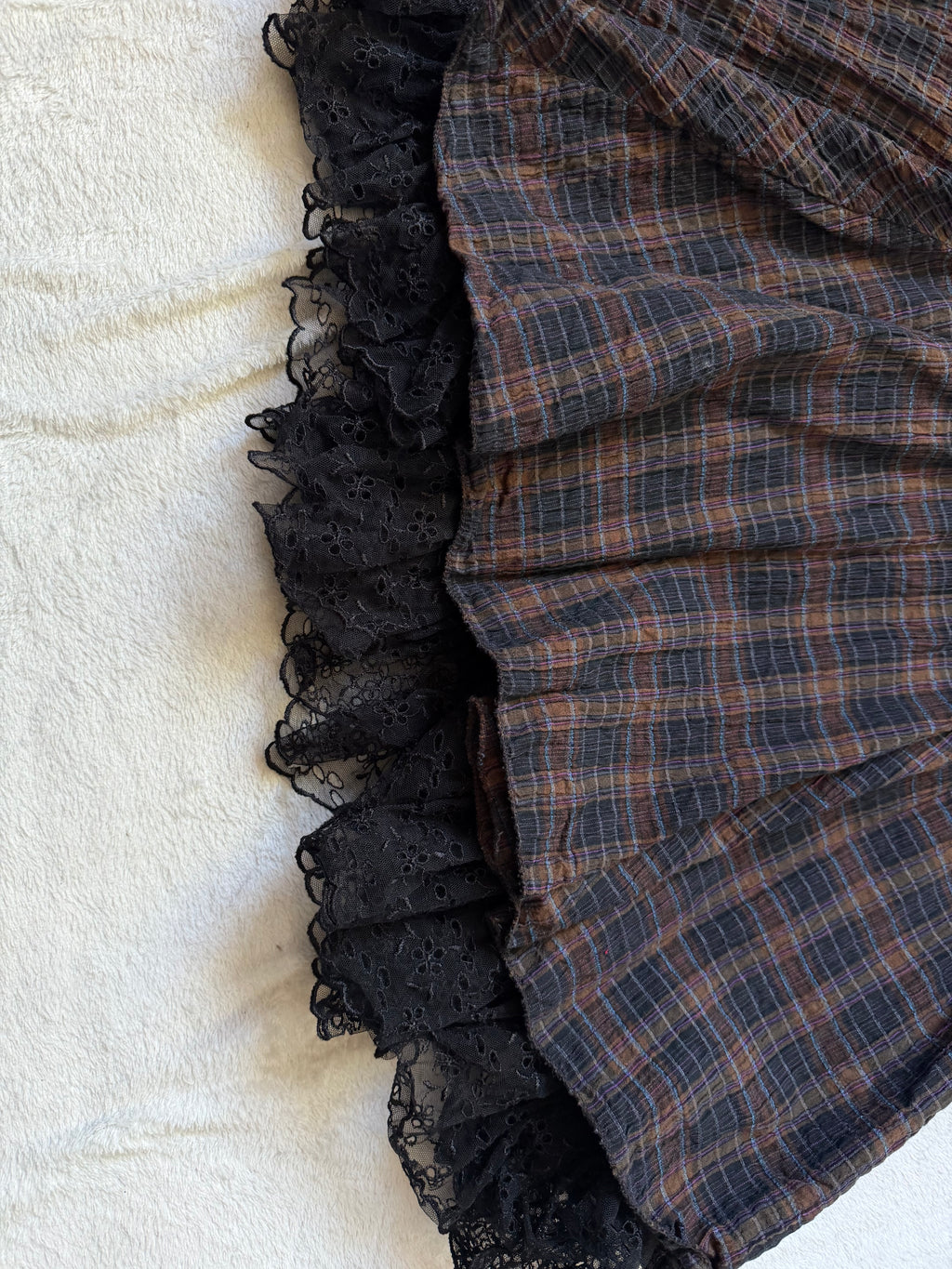 Jupe à carreaux évasée avec dentelle noire style dark academia grunge 90s - taille XL