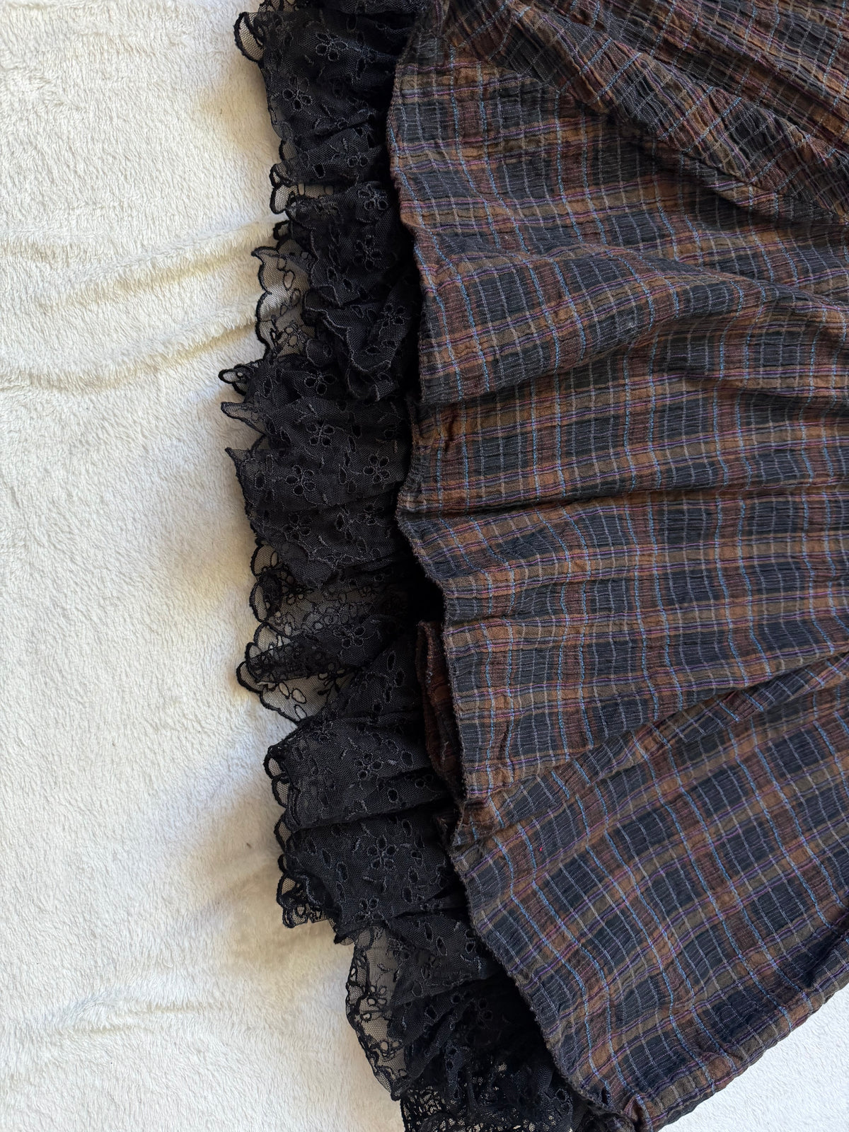 Jupe à carreaux évasée avec dentelle noire style dark academia grunge 90s - taille XL