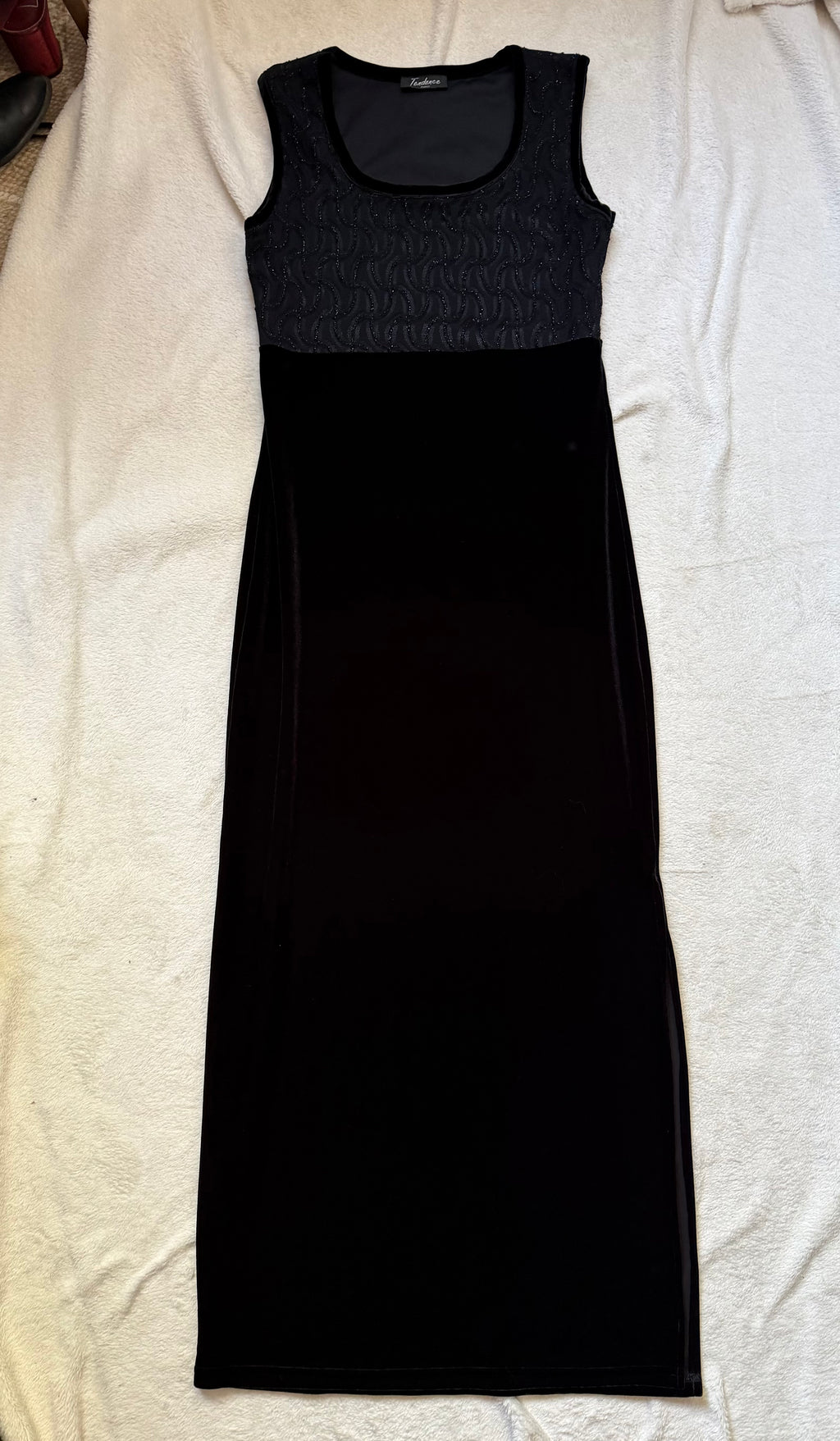 Long black velvet dress with textured sequin bust – goth glamour 90s Y2K – size S/M