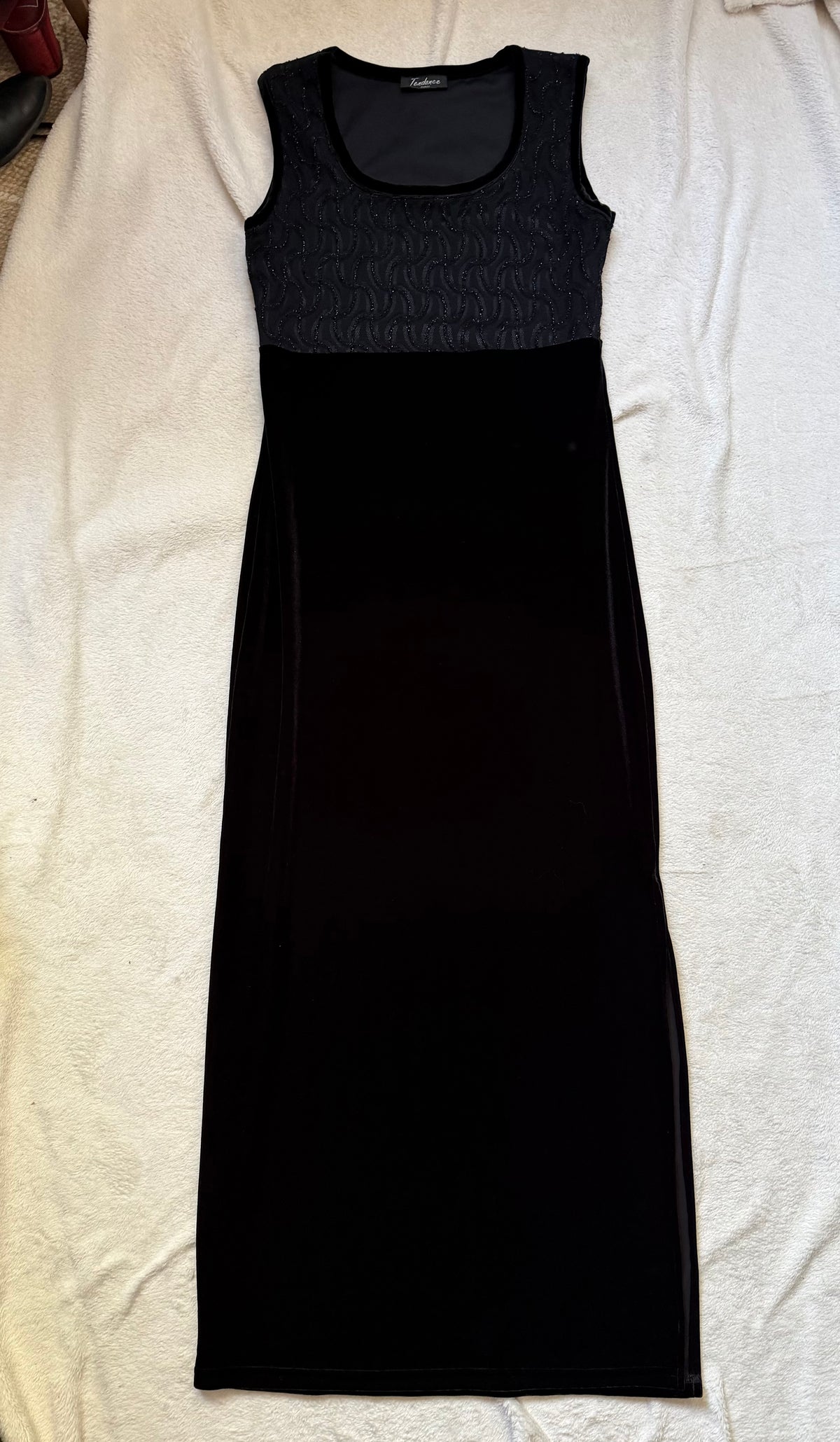 Long black velvet dress with textured sequin bust – goth glamour 90s Y2K – size S/M
