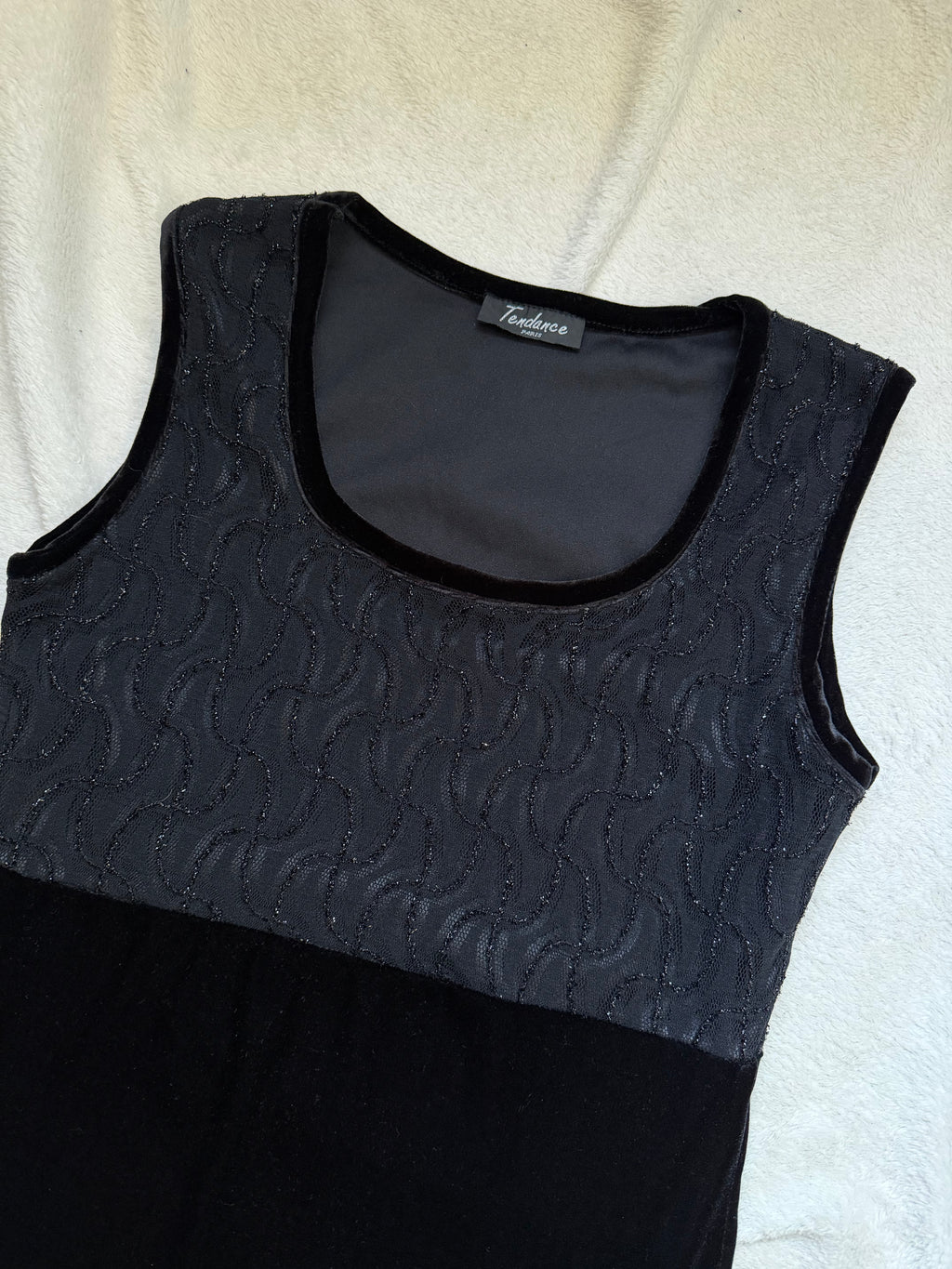 Long black velvet dress with textured sequin bust – goth glamour 90s Y2K – size S/M