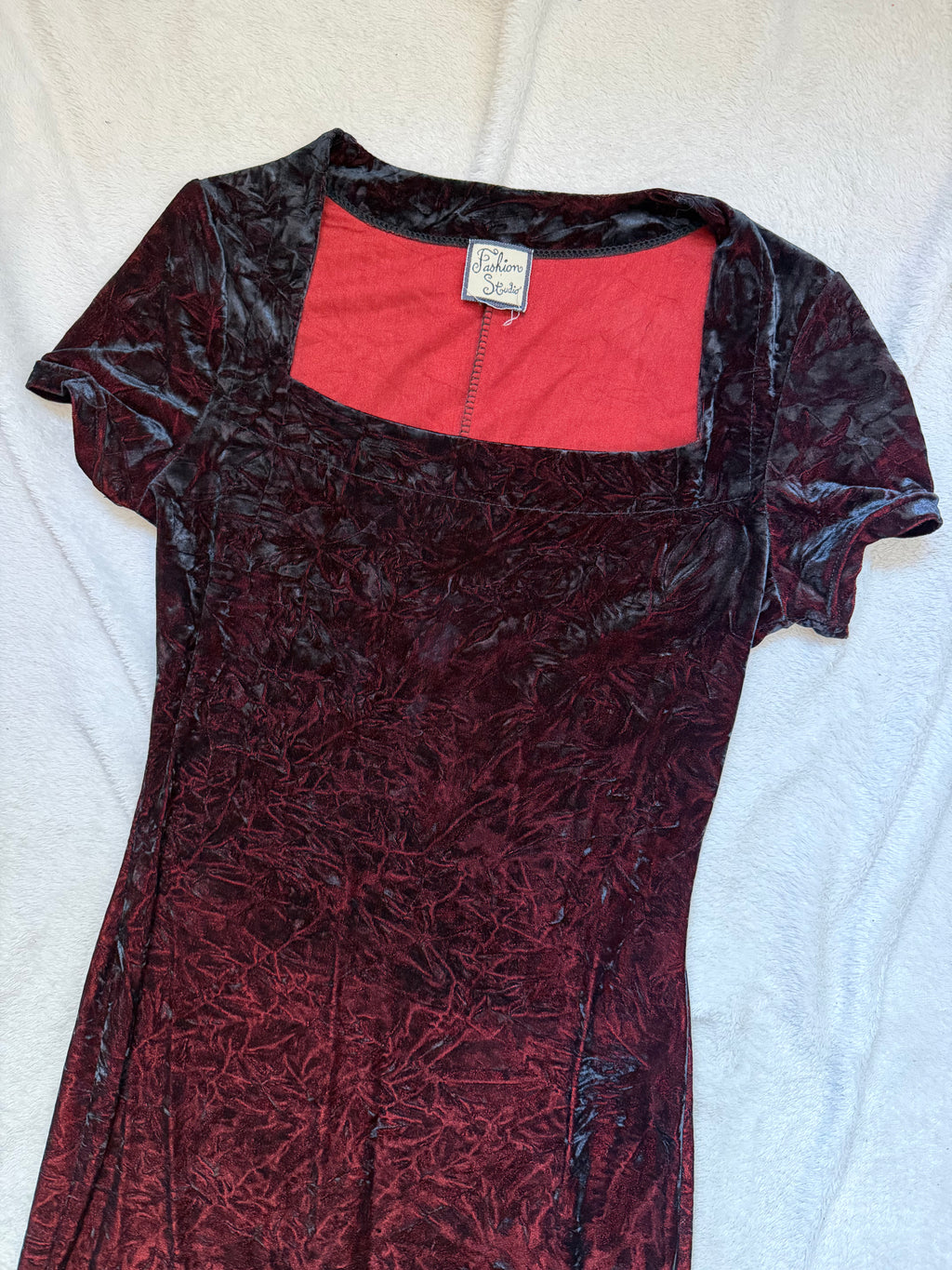 Long black velvet burgundy-tinged slit dress – 90s gothic vampire – size S