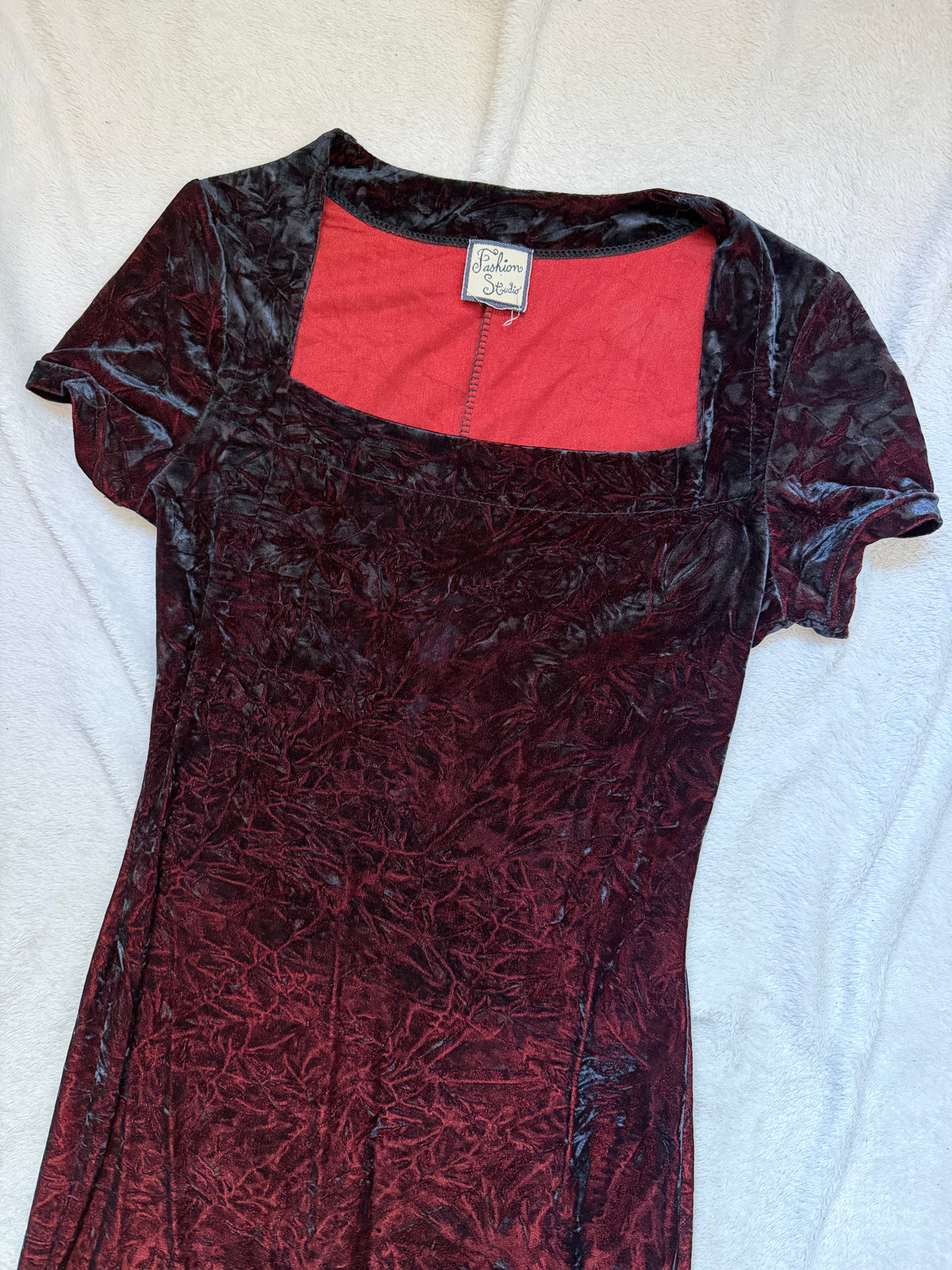 Long black velvet burgundy-tinged slit dress – 90s gothic vampire – size S