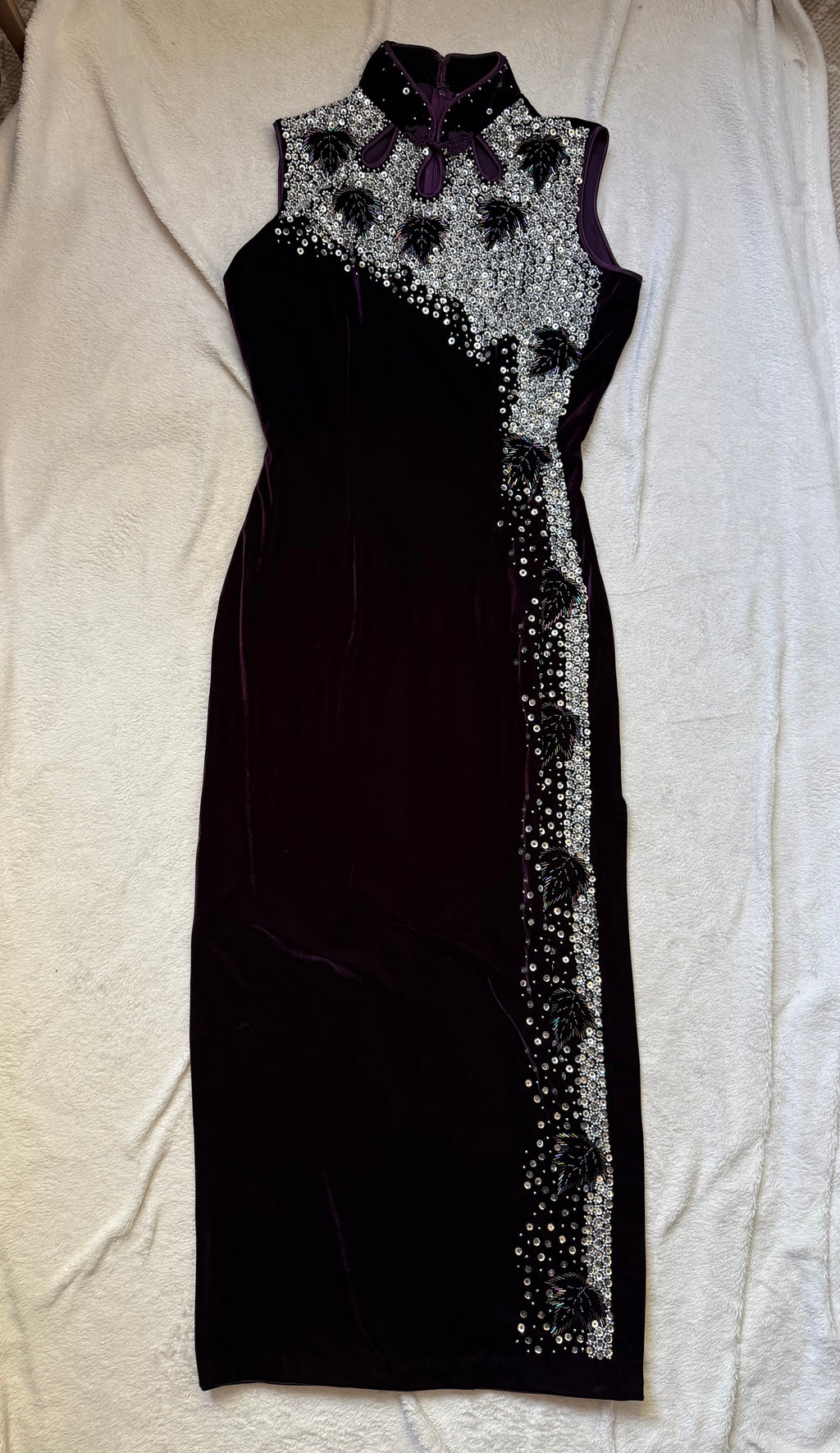 Long purple velvet dress with embroidered sequins and mandarin collar – size M/L