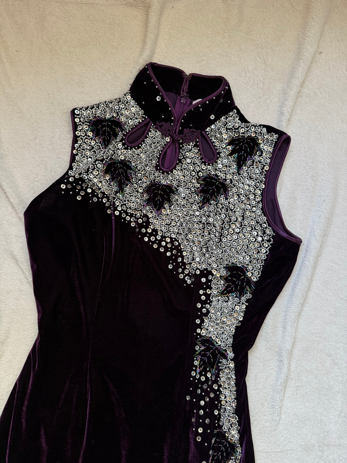 Long purple velvet dress with embroidered sequins and mandarin collar – size M/L