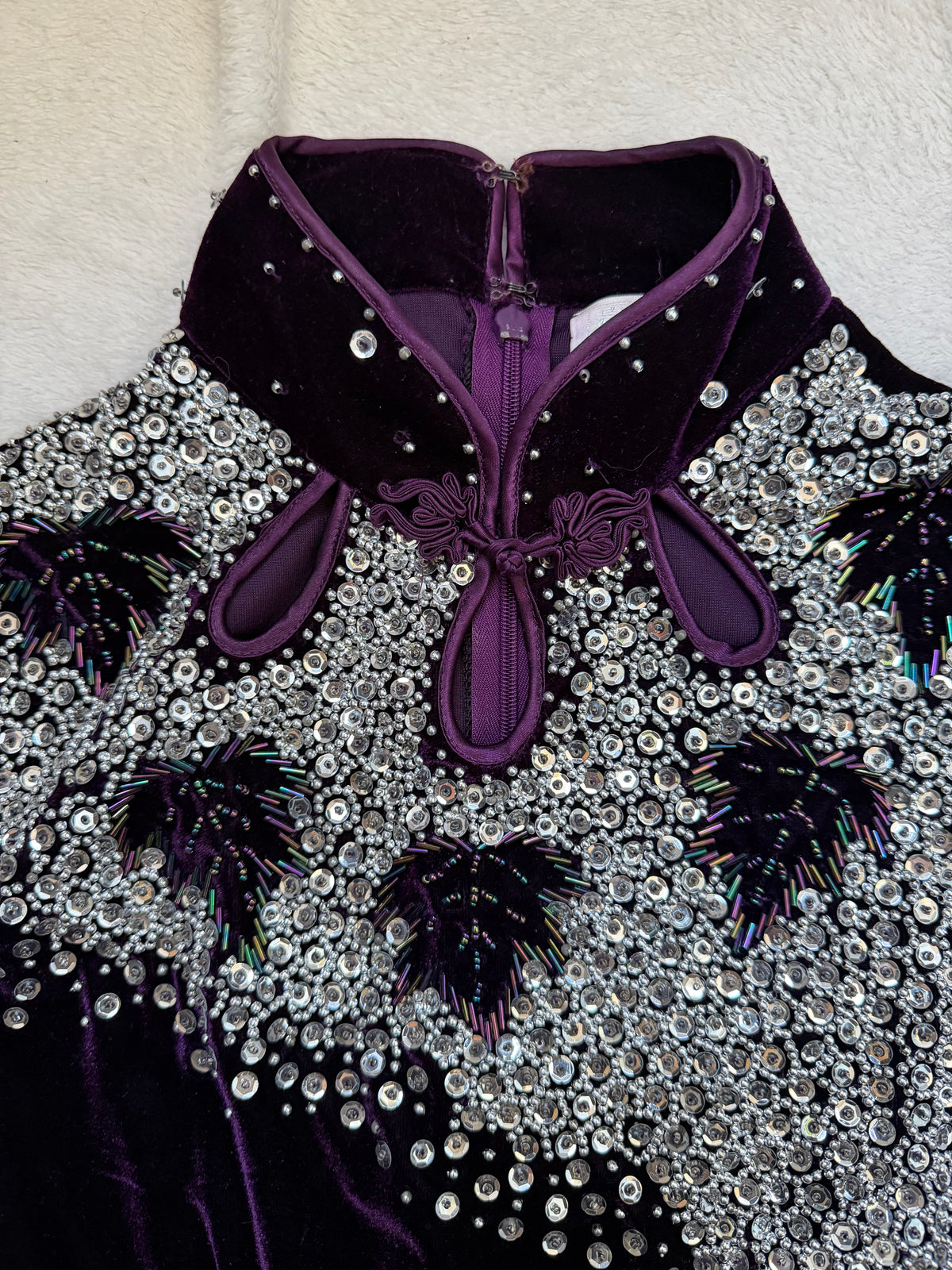 Long purple velvet dress with embroidered sequins and mandarin collar – size M/L