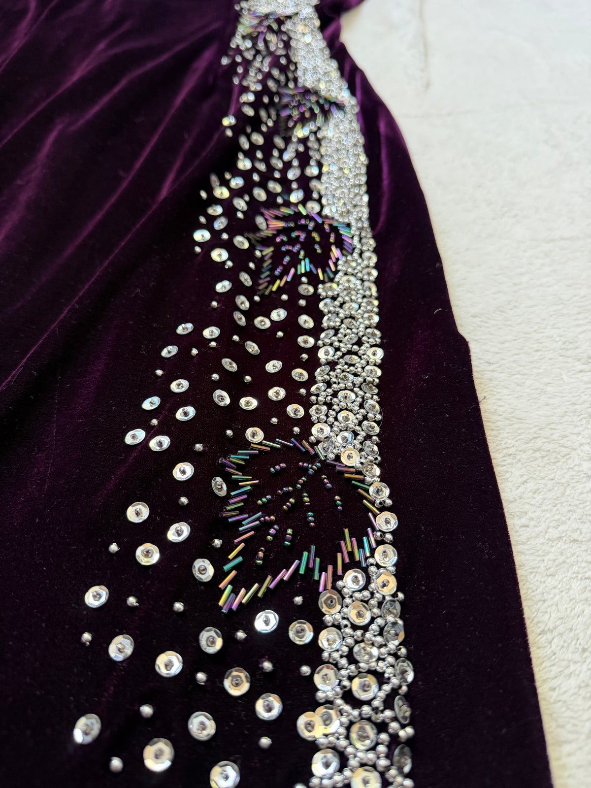 Long purple velvet dress with embroidered sequins and mandarin collar – size M/L