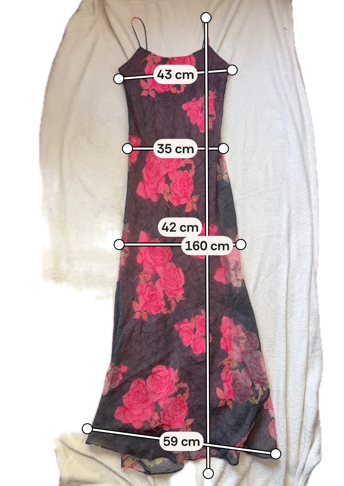 Robe longue grise avec des motifs roses et fines bretelles – taille M