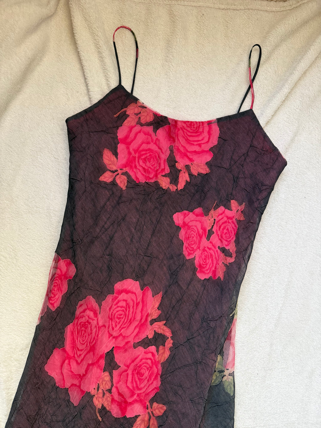 Robe longue grise avec des motifs roses et fines bretelles – taille M
