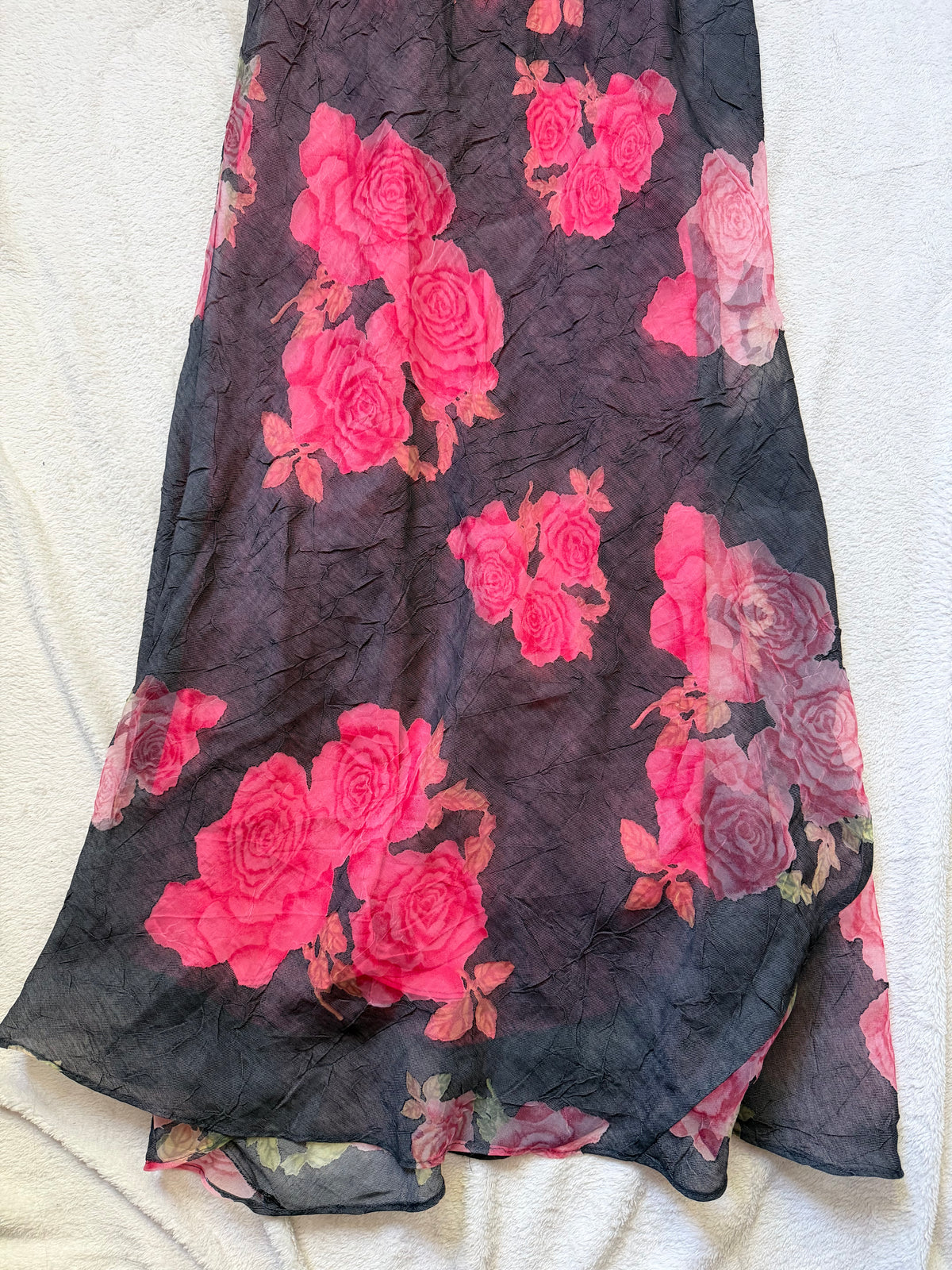 Robe longue grise avec des motifs roses et fines bretelles – taille M