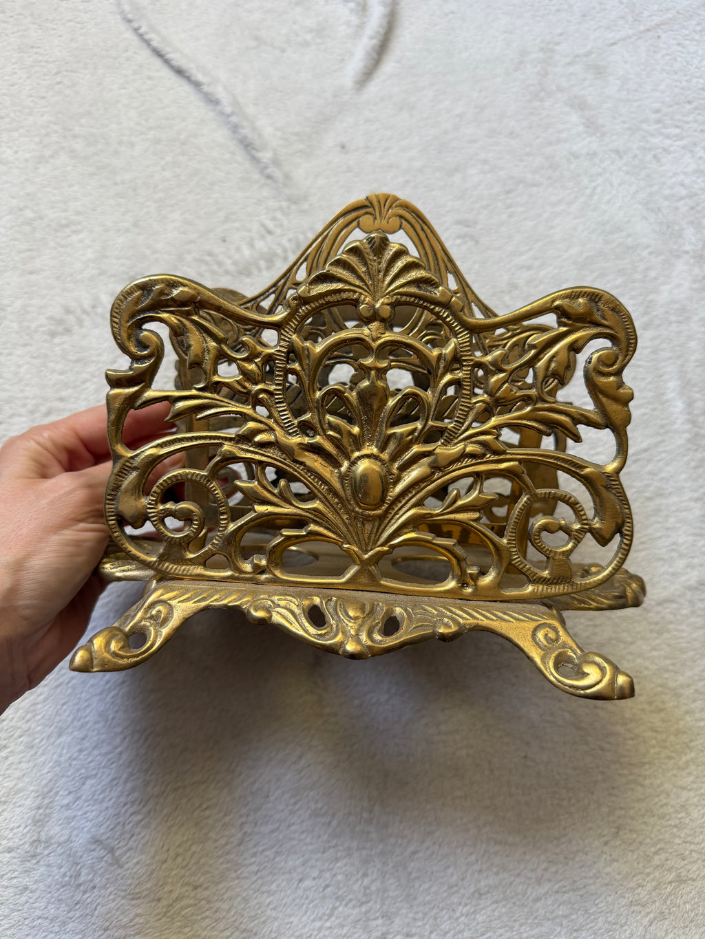 Porte-lettres vintage en métal doré ajouré style baroque rococo gothique