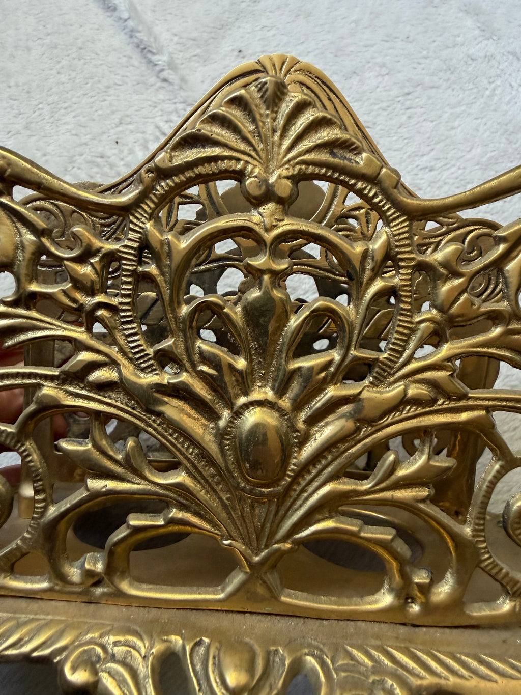 Porte-lettres vintage en métal doré ajouré style baroque rococo gothique