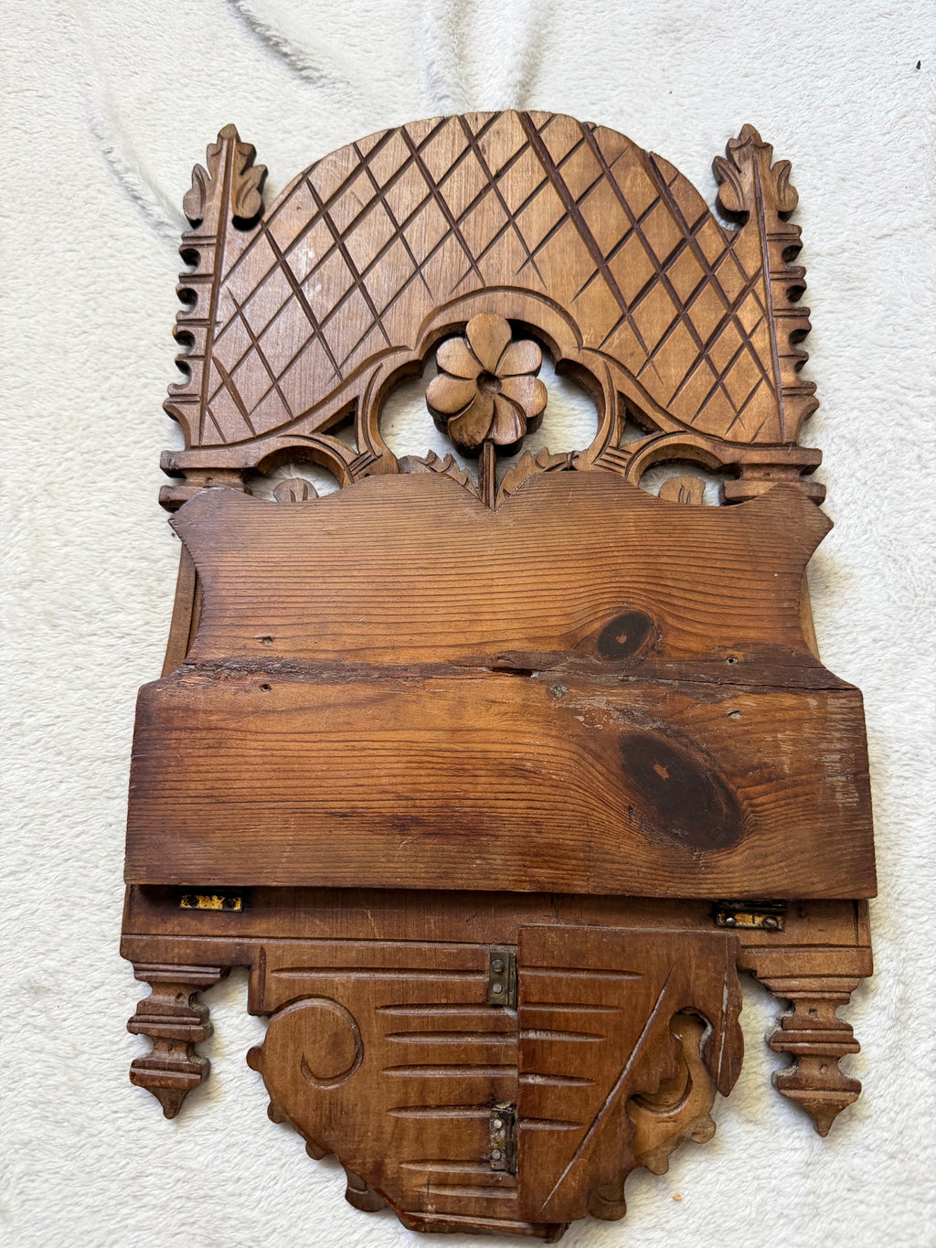 Étagère murale vintage en bois sculpté style gothique médiéval cabinet de curiosités