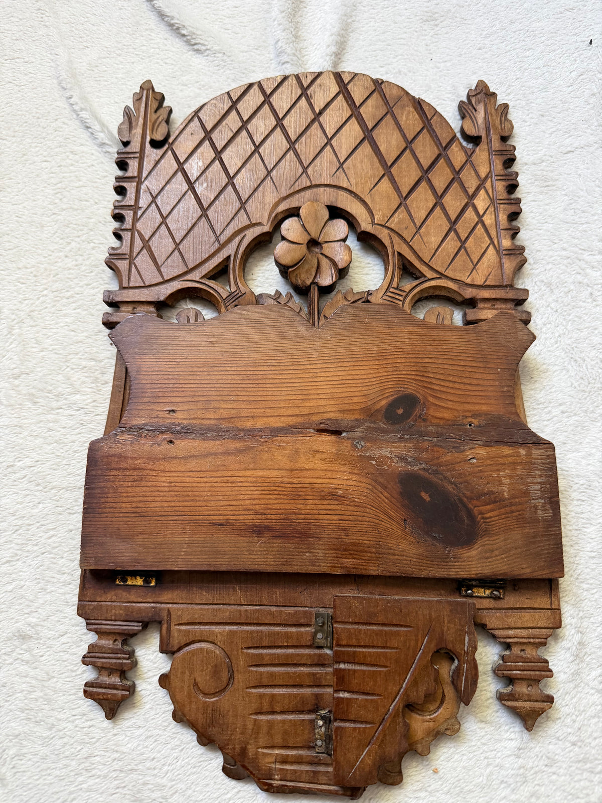 Étagère murale vintage en bois sculpté style gothique médiéval cabinet de curiosités