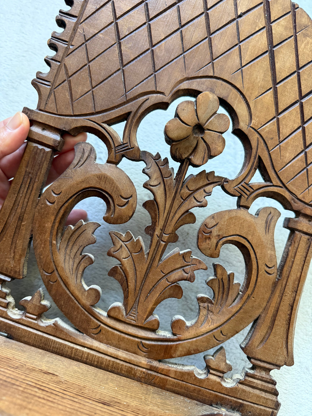 Étagère murale vintage en bois sculpté style gothique médiéval cabinet de curiosités