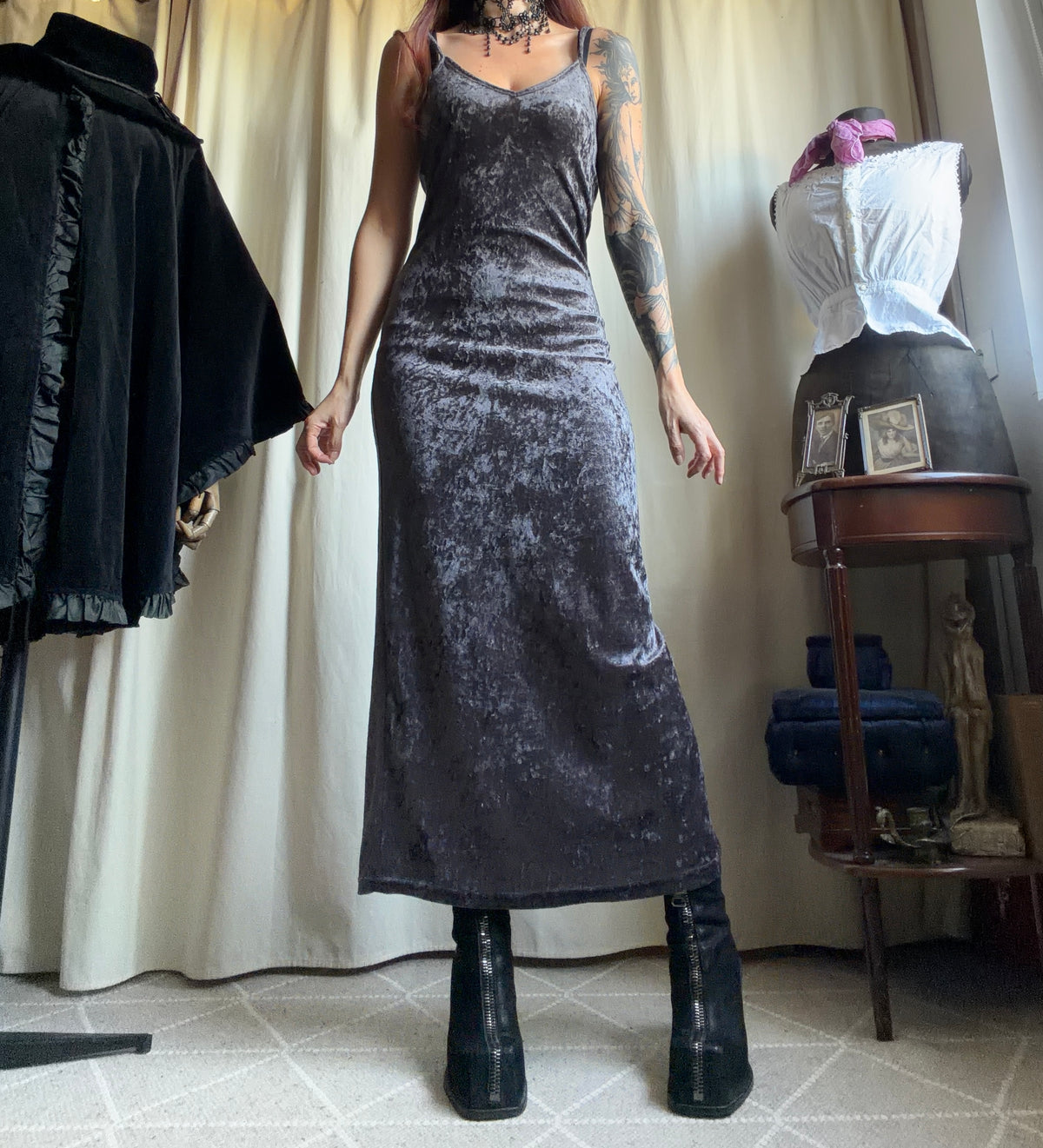 Robe maxi en velours frappé gris anthracite style whimsigoth vampire 90s - taille S/M
