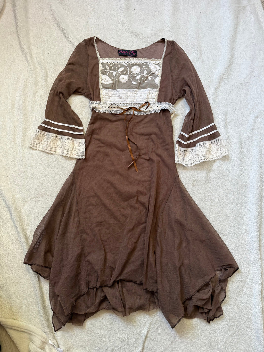 Robe marron asymétrique à dentelle écrue style fairygrunge whimsigoth 00s - taille S/M