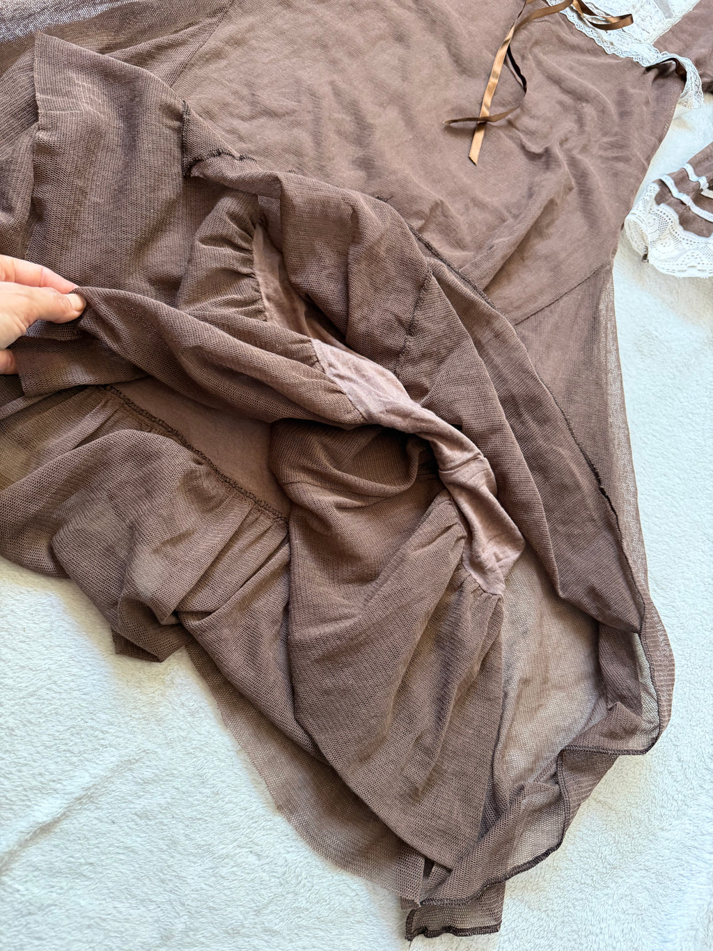 Robe marron asymétrique à dentelle écrue style fairygrunge whimsigoth 00s - taille S/M